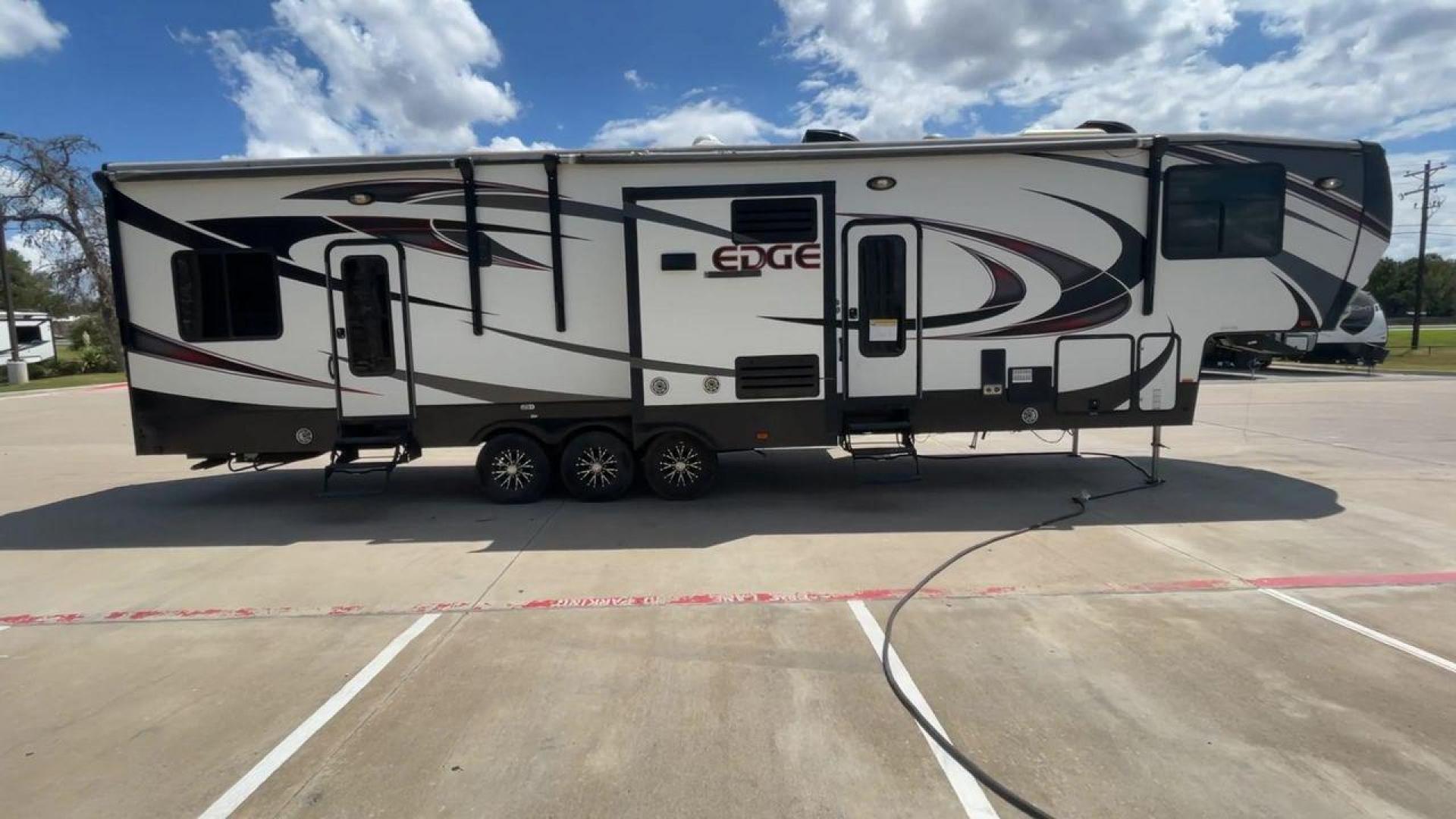 2016 HEARTLAND EDGE 399 (5SFCG4336GE) , Slides: 3 transmission, located at 4319 N Main Street, Cleburne, TX, 76033, (817) 221-0660, 32.435829, -97.384178 - Photo#2