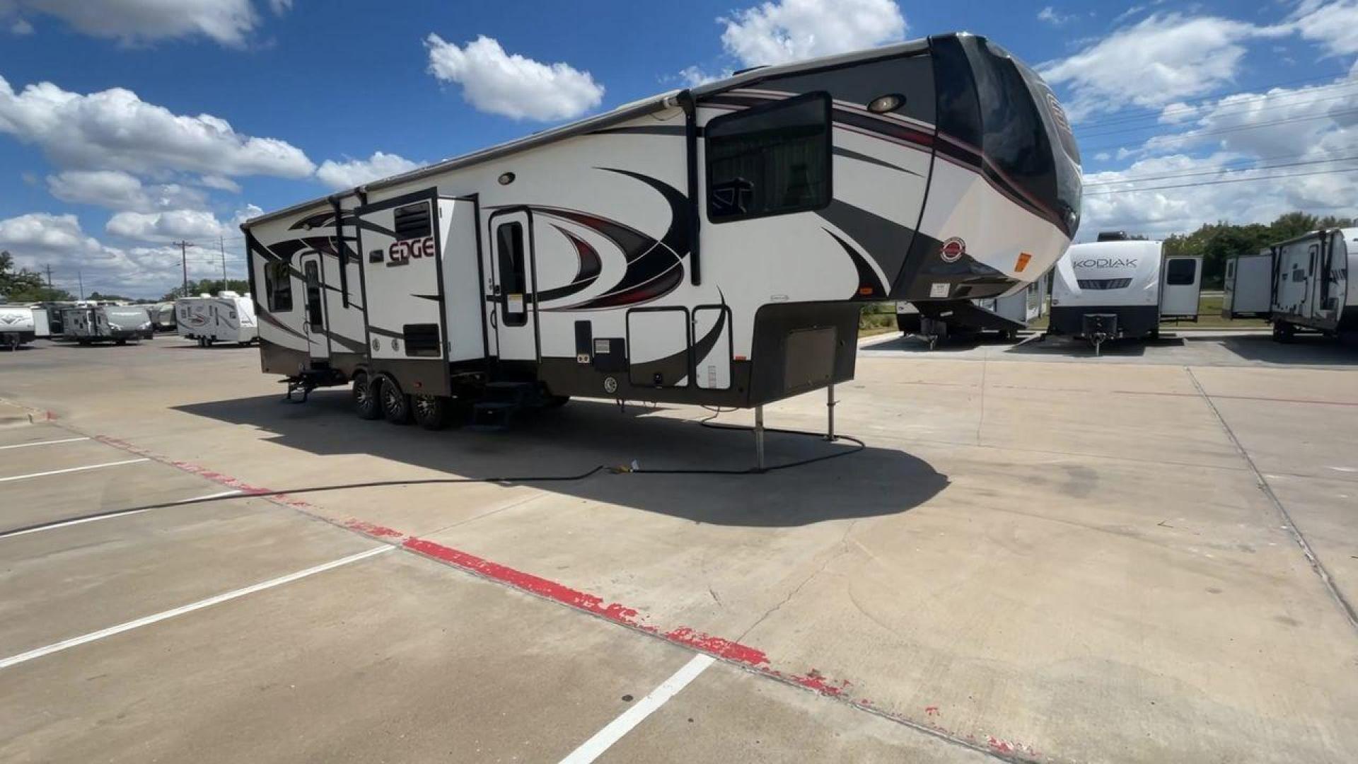 2016 HEARTLAND EDGE 399 (5SFCG4336GE) , Slides: 3 transmission, located at 4319 N Main Street, Cleburne, TX, 76033, (817) 221-0660, 32.435829, -97.384178 - Photo#3