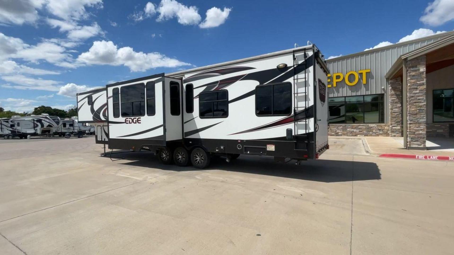 2016 HEARTLAND EDGE 399 (5SFCG4336GE) , Slides: 3 transmission, located at 4319 N Main Street, Cleburne, TX, 76033, (817) 221-0660, 32.435829, -97.384178 - Photo#7