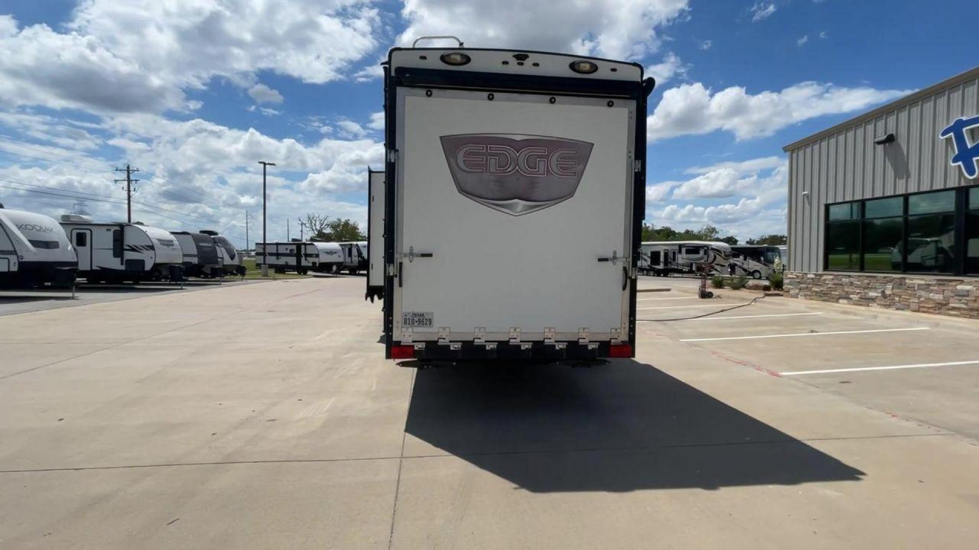 2016 HEARTLAND EDGE 399 (5SFCG4336GE) , Slides: 3 transmission, located at 4319 N Main Street, Cleburne, TX, 76033, (817) 221-0660, 32.435829, -97.384178 - Photo#8