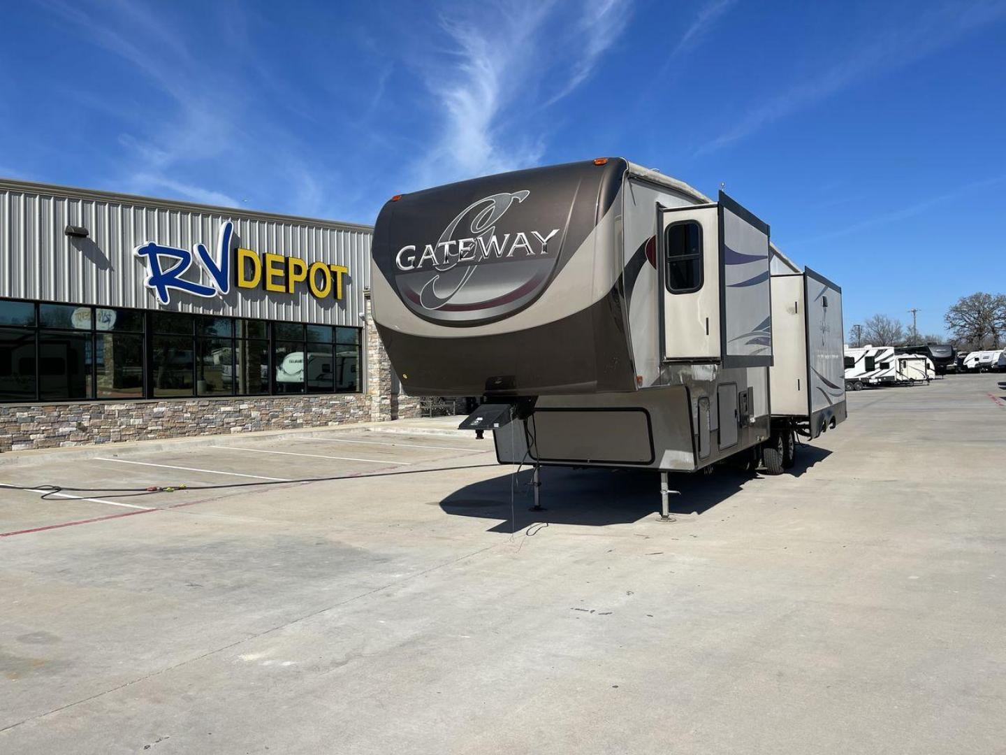 2016 HEARTLAND GATEWAY 3400SE (5SFSG3728GE) , Length: 36.7 ft. | Dry Weight: 11,724 lbs. | Gross Weight: 14,000 lbs. | Slides: 3 transmission, located at 4319 N Main Street, Cleburne, TX, 76033, (817) 221-0660, 32.435829, -97.384178 - Presenting the 2016 Heartland Gateway 3400SE—a travel trailer that sets a new standard for comfortable and stylish camping. With its ideal length, this model offers a comfortable getaway for solo travelers or families. The unit boasts a rear roof access, providing a unique vantage point to admire - Photo#0