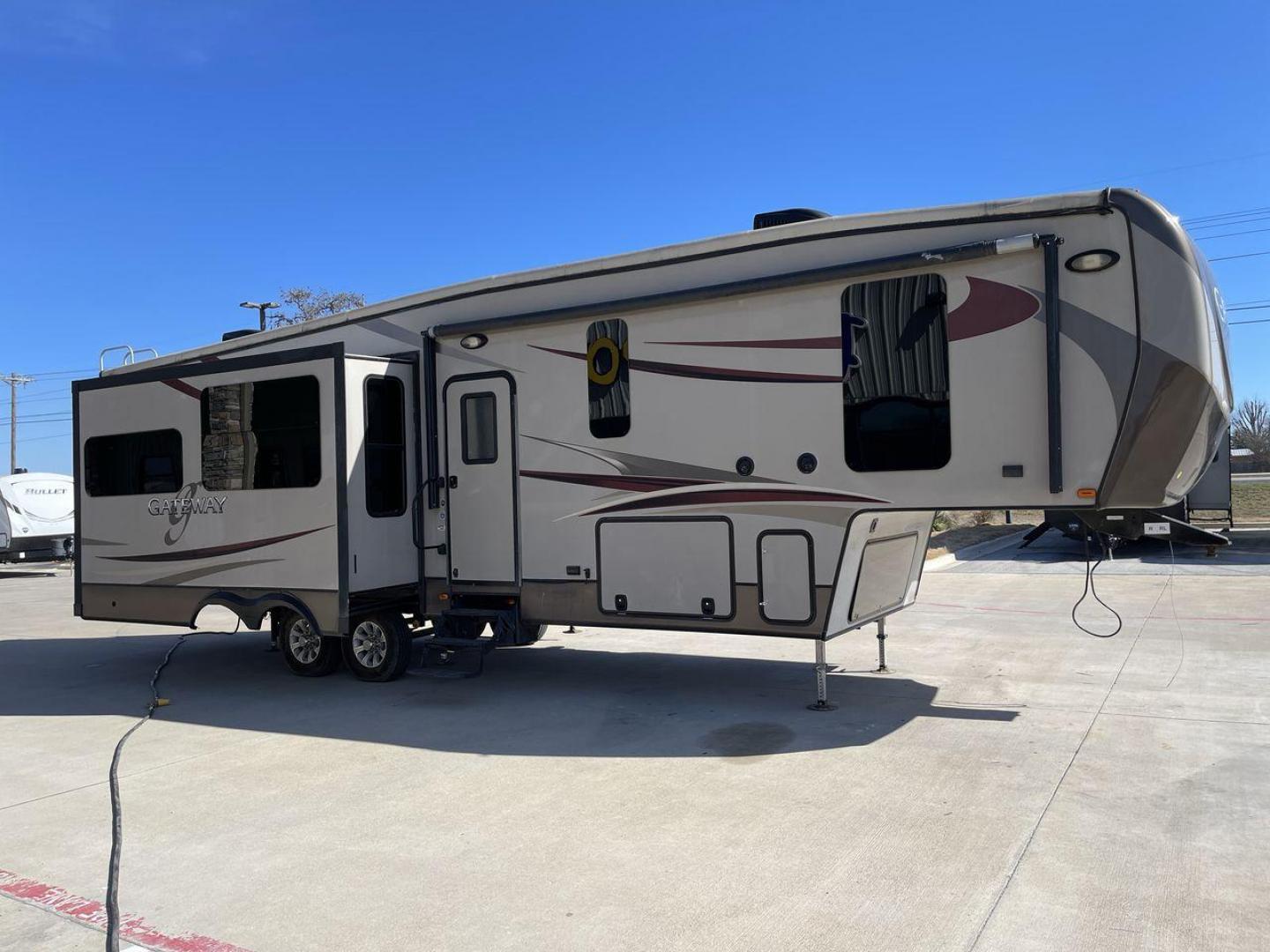 2016 HEARTLAND GATEWAY 3400SE (5SFSG3728GE) , Length: 36.7 ft. | Dry Weight: 11,724 lbs. | Gross Weight: 14,000 lbs. | Slides: 3 transmission, located at 4319 N Main Street, Cleburne, TX, 76033, (817) 221-0660, 32.435829, -97.384178 - Presenting the 2016 Heartland Gateway 3400SE—a travel trailer that sets a new standard for comfortable and stylish camping. With its ideal length, this model offers a comfortable getaway for solo travelers or families. The unit boasts a rear roof access, providing a unique vantage point to admire - Photo#22