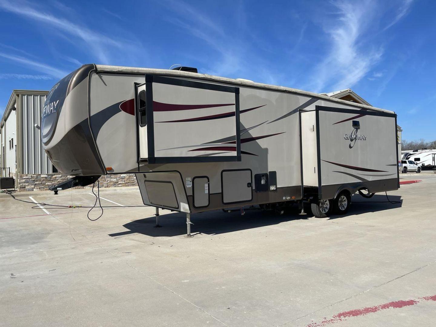 2016 HEARTLAND GATEWAY 3400SE (5SFSG3728GE) , Length: 36.7 ft. | Dry Weight: 11,724 lbs. | Gross Weight: 14,000 lbs. | Slides: 3 transmission, located at 4319 N Main Street, Cleburne, TX, 76033, (817) 221-0660, 32.435829, -97.384178 - Presenting the 2016 Heartland Gateway 3400SE—a travel trailer that sets a new standard for comfortable and stylish camping. With its ideal length, this model offers a comfortable getaway for solo travelers or families. The unit boasts a rear roof access, providing a unique vantage point to admire - Photo#23