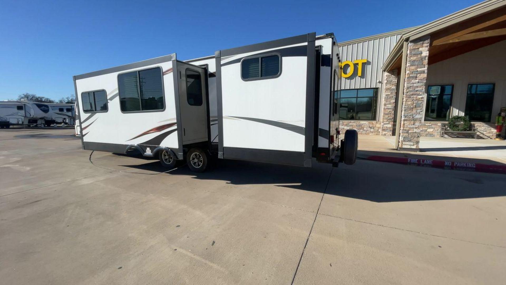 2016 HEARTLAND MALLARD M32 (5SFNB3423GE) , Length: 34.7 ft. | Dry Weight: 6,700 lbs. | Gross Weight: 8,600 lbs. | Slides: 2 transmission, located at 4319 N Main Street, Cleburne, TX, 76033, (817) 221-0660, 32.435829, -97.384178 - "The 2016 Heartland Mallard M32 is a spacious and versatile travel trailer designed to make your camping adventures comfortable and memorable. With a length of 34.7 ft., a width of 8 ft., and a height of 11.33 ft., this unit offers plenty of room for family and friends. It has a dry weight of 6,700 - Photo#7