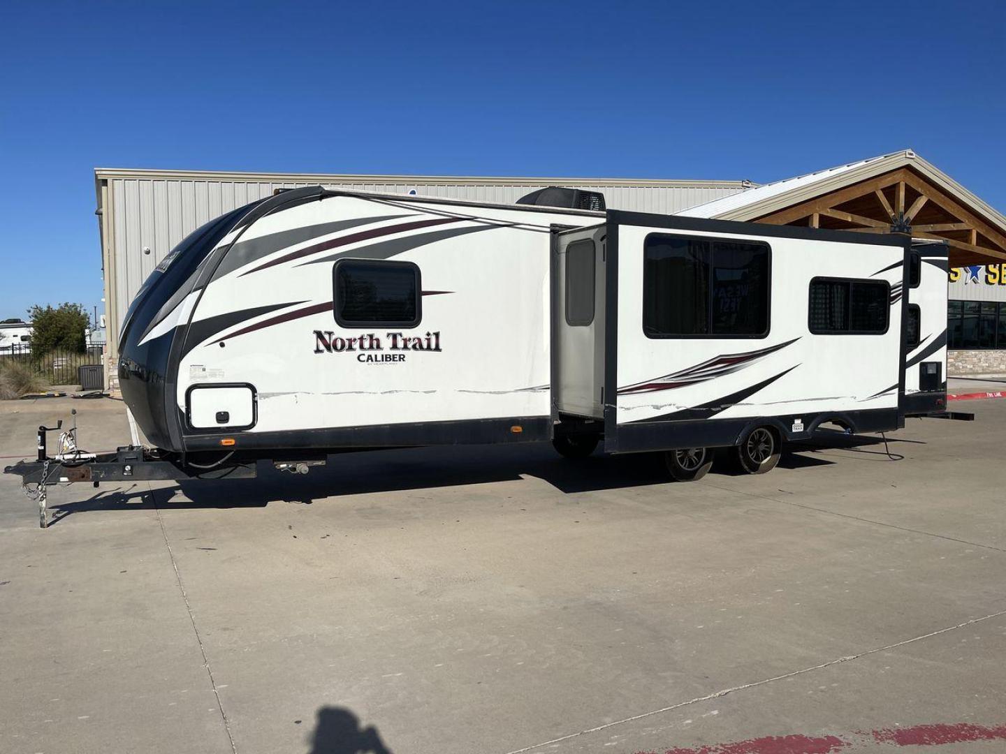 2016 WHITE HEARTLAND NORTH TRAIL 31BHDD - (5SFNB3529GE) , Length: 35.92 ft. | Dry Weight: 6,399 lbs. | Gross Weight: 8,600 lbs. | Slides: 1 transmission, located at 4319 N Main Street, Cleburne, TX, 76033, (817) 221-0660, 32.435829, -97.384178 - This 2016 Heartland North Trail NT KING 31BHDD travel trailer measures just under 36' in length. It is a dual axle, steel wheel setup with a dry weight of 6,399 lbs and has a carrying capacity of 2,165 lbs. This travel trailer has one slide. The front of the trailer holds the bedroom. It has a q - Photo#25