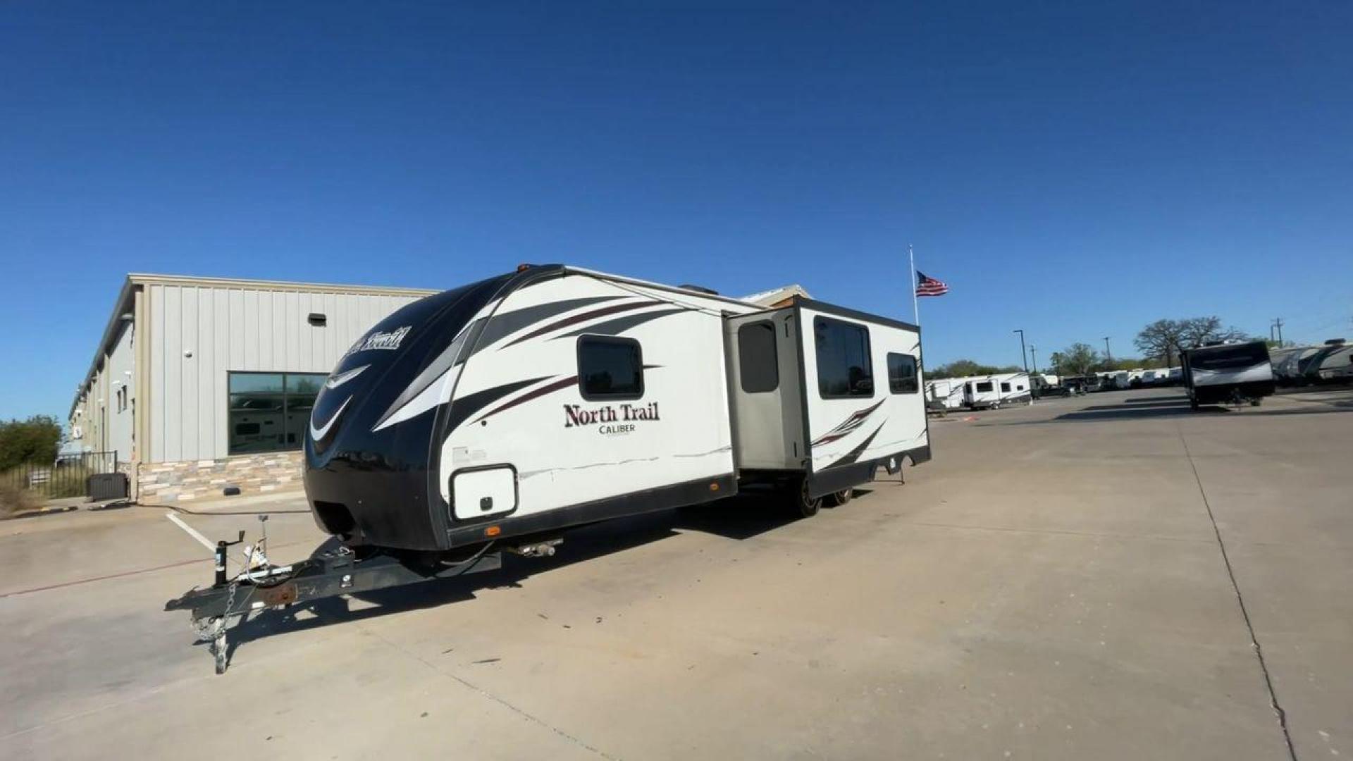 2016 WHITE HEARTLAND NORTH TRAIL 31BHDD - (5SFNB3529GE) , Length: 35.92 ft. | Dry Weight: 6,399 lbs. | Gross Weight: 8,600 lbs. | Slides: 1 transmission, located at 4319 N Main Street, Cleburne, TX, 76033, (817) 221-0660, 32.435829, -97.384178 - This 2016 Heartland North Trail NT KING 31BHDD travel trailer measures just under 36' in length. It is a dual axle, steel wheel setup with a dry weight of 6,399 lbs and has a carrying capacity of 2,165 lbs. This travel trailer has one slide. The front of the trailer holds the bedroom. It has a q - Photo#5