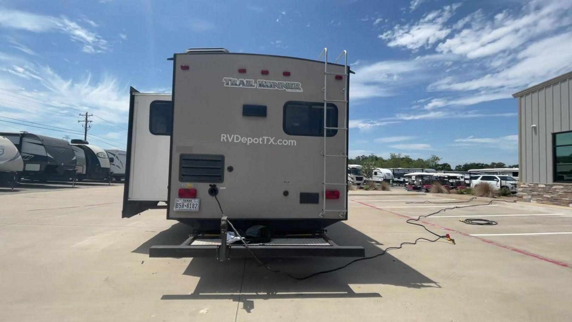 2016 WHITE HEARTLAND TRAIL RUNNER 27RKS (5SFEB3321GE) , Length: 33.4 ft. | Dry Weight: 6,542 lbs. | Gross Weight: 9,000 lbs. | Slides: 1 transmission, located at 4319 N Main Street, Cleburne, TX, 76033, (817) 221-0660, 32.435829, -97.384178 - With the 2016 Heartland Trail Runner 27RKS travel trailer, set out on an adventure-filled and comfortable tour. For those looking for an unforgettable camping experience, this well-designed RV offers the ideal blend of roomy living, contemporary conveniences, and considerate features. The measuremen - Photo#8