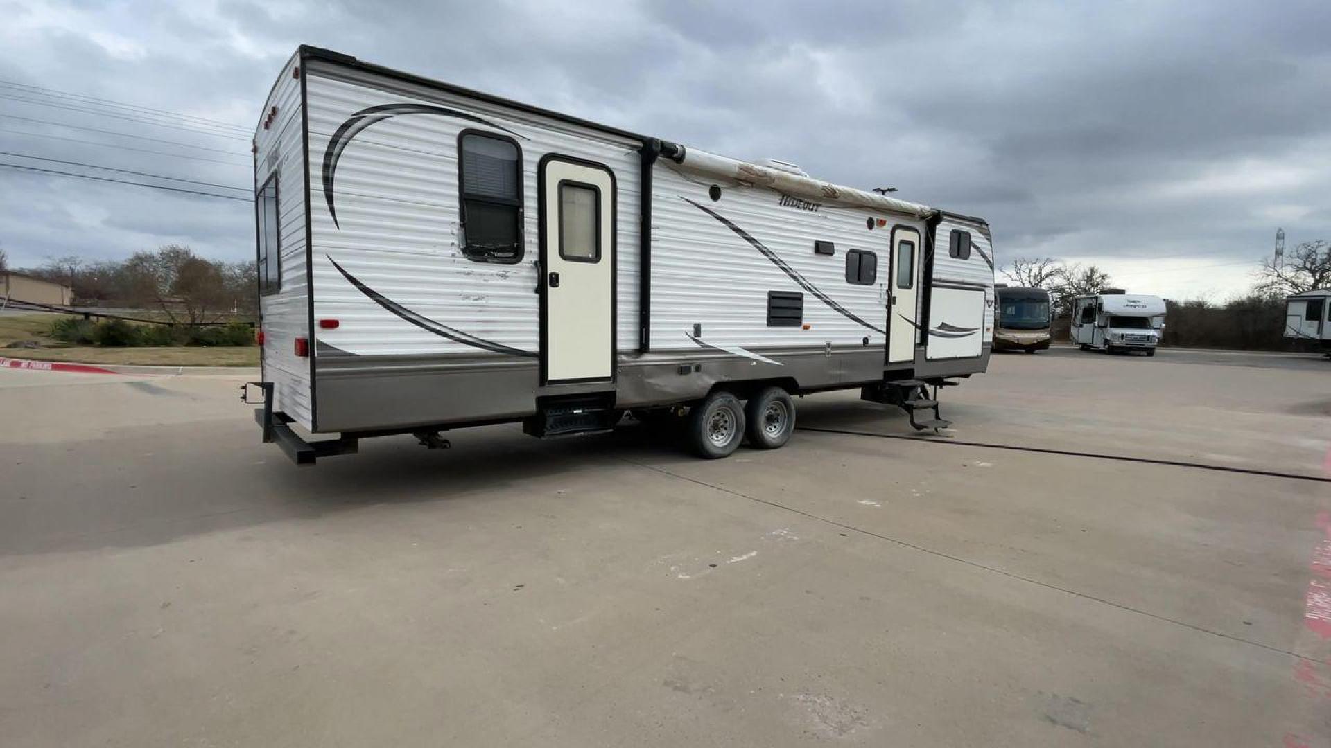 2016 WHITE HIDEOUT 300LHS - (4YDT30027G7) , Length: 35 ft | Dry Weight: 8,055 lbs | Gross Weight: 9,840 lbs. | Slides: 2 transmission, located at 4319 N Main Street, Cleburne, TX, 76033, (817) 221-0660, 32.435829, -97.384178 - The 2016 Keystone Hideout 300LHS is a well-designed travel trailer that combines comfort, functionality, and family-friendly features. Its thoughtful layout ensures a relaxing camping experience for families or groups seeking both style and practicality. The dimensions of this unit are 35 ft in leng - Photo#1