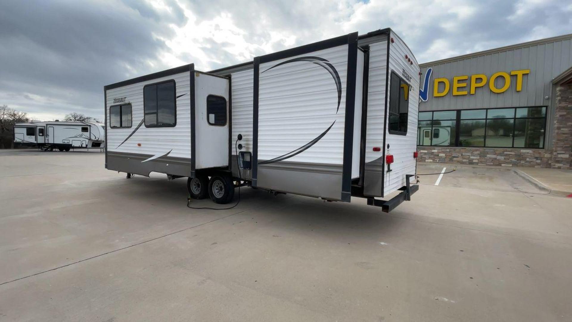 2016 WHITE HIDEOUT 300LHS - (4YDT30027G7) , Length: 35 ft | Dry Weight: 8,055 lbs | Gross Weight: 9,840 lbs. | Slides: 2 transmission, located at 4319 N Main Street, Cleburne, TX, 76033, (817) 221-0660, 32.435829, -97.384178 - The 2016 Keystone Hideout 300LHS is a well-designed travel trailer that combines comfort, functionality, and family-friendly features. Its thoughtful layout ensures a relaxing camping experience for families or groups seeking both style and practicality. The dimensions of this unit are 35 ft in leng - Photo#7