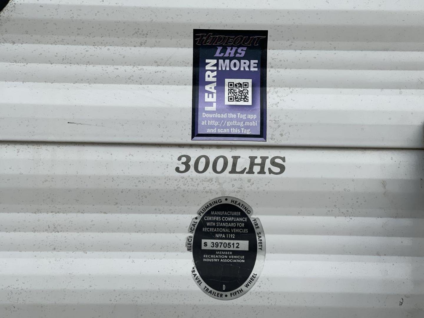 2016 WHITE HIDEOUT 300LHS - (4YDT30027G7) , Length: 35 ft | Dry Weight: 8,055 lbs | Gross Weight: 9,840 lbs. | Slides: 2 transmission, located at 4319 N Main Street, Cleburne, TX, 76033, (817) 221-0660, 32.435829, -97.384178 - The 2016 Keystone Hideout 300LHS is a well-designed travel trailer that combines comfort, functionality, and family-friendly features. Its thoughtful layout ensures a relaxing camping experience for families or groups seeking both style and practicality. The dimensions of this unit are 35 ft in leng - Photo#21