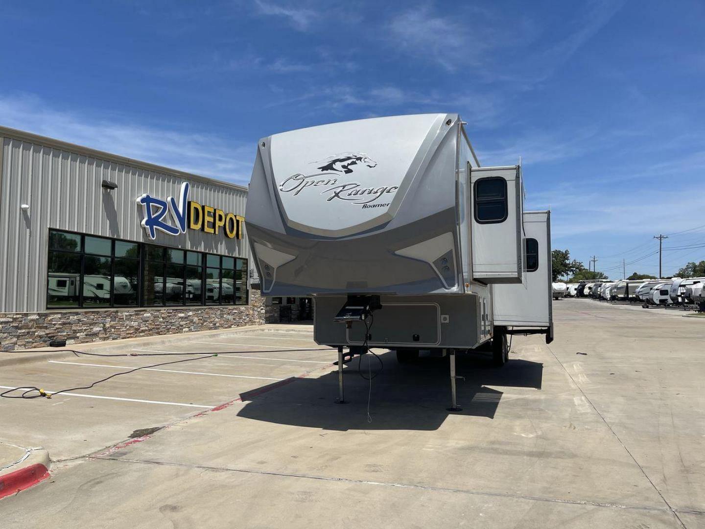 2016 HIGHLAND RIDGE OPEN RANGE 376FBH (58TFL4124G5) , Length: 41.9 ft. | Dry Weight: 12,015 lbs. | Gross Weight: 16,460 lbs. | Slides: 5 transmission, located at 4319 N Main Street, Cleburne, TX, 76033, (817) 221-0660, 32.435829, -97.384178 - Photo#0