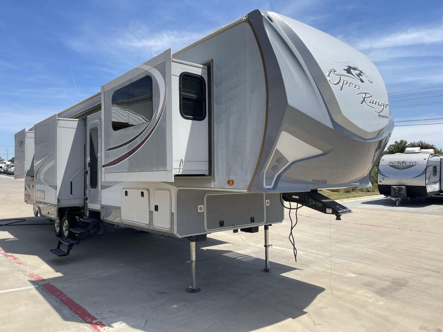 2016 HIGHLAND RIDGE OPEN RANGE 376FBH (58TFL4124G5) , Length: 41.9 ft. | Dry Weight: 12,015 lbs. | Gross Weight: 16,460 lbs. | Slides: 5 transmission, located at 4319 N Main Street, Cleburne, TX, 76033, (817) 221-0660, 32.435829, -97.384178 - Photo#22