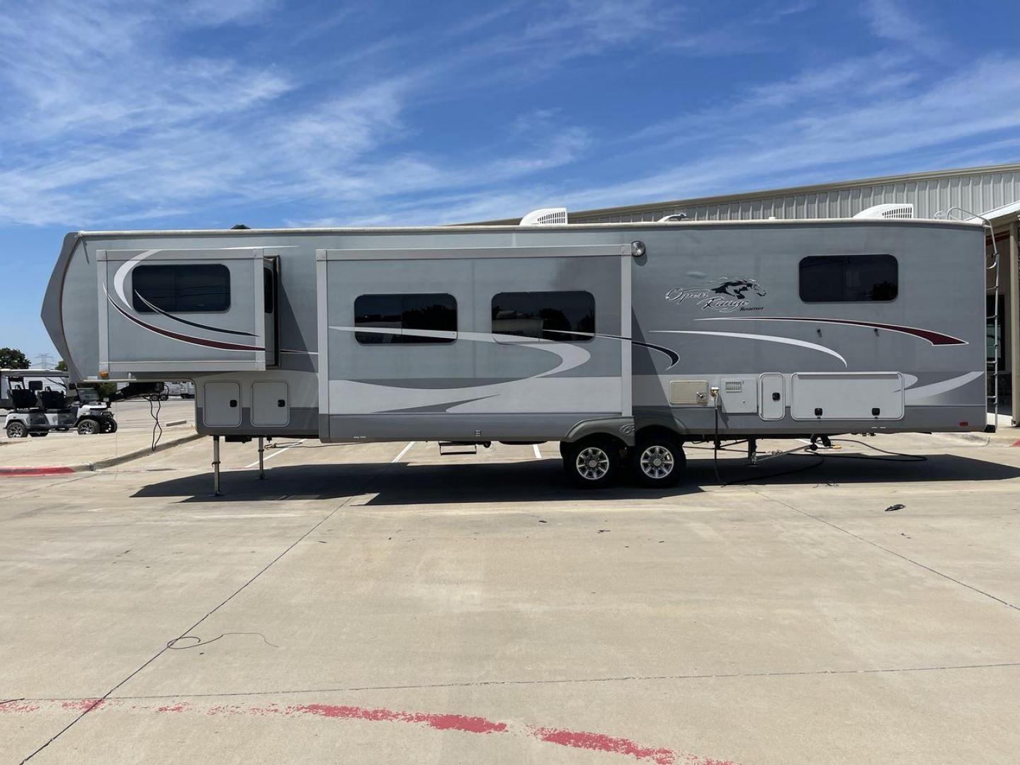 2016 HIGHLAND RIDGE OPEN RANGE 376FBH (58TFL4124G5) , Length: 41.9 ft. | Dry Weight: 12,015 lbs. | Gross Weight: 16,460 lbs. | Slides: 5 transmission, located at 4319 N Main Street, Cleburne, TX, 76033, (817) 221-0660, 32.435829, -97.384178 - Photo#23