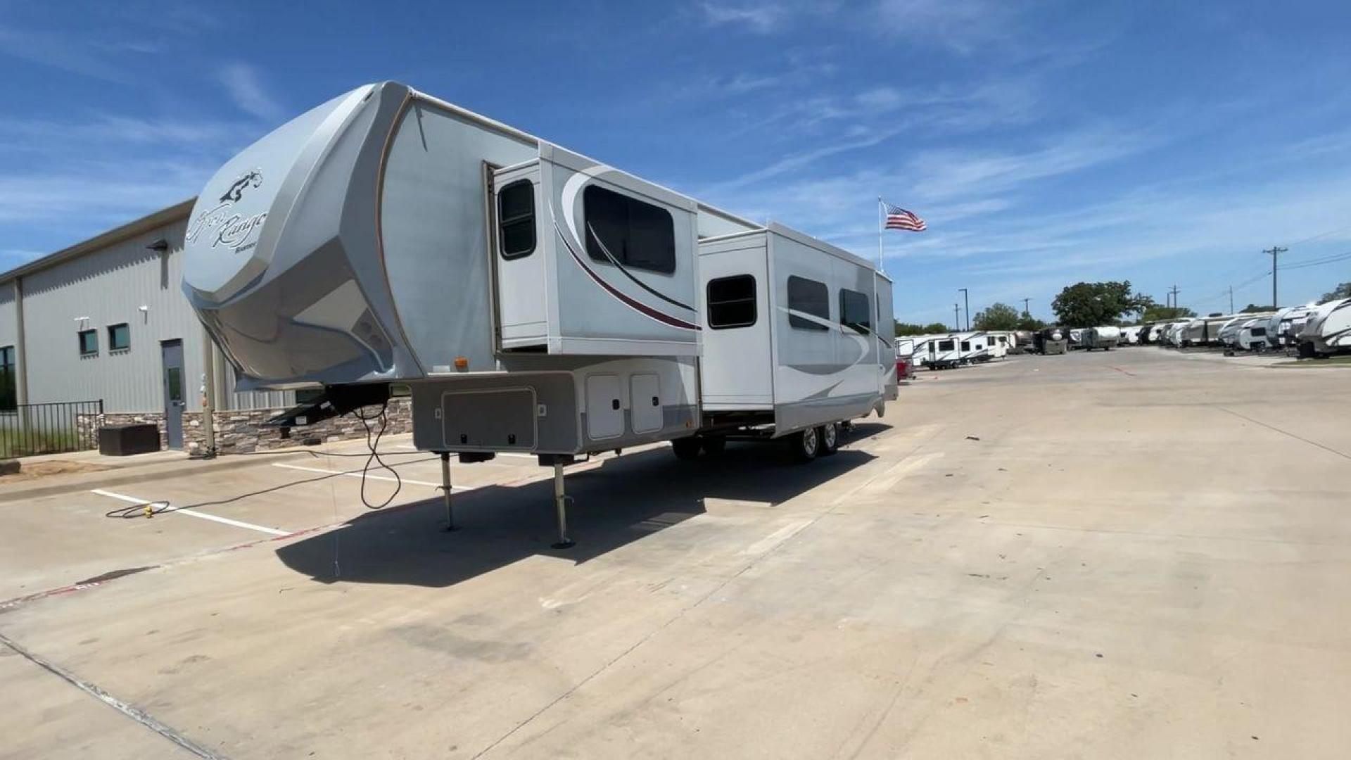 2016 HIGHLAND RIDGE OPEN RANGE 376FBH (58TFL4124G5) , Length: 41.9 ft. | Dry Weight: 12,015 lbs. | Gross Weight: 16,460 lbs. | Slides: 5 transmission, located at 4319 N Main Street, Cleburne, TX, 76033, (817) 221-0660, 32.435829, -97.384178 - Photo#5