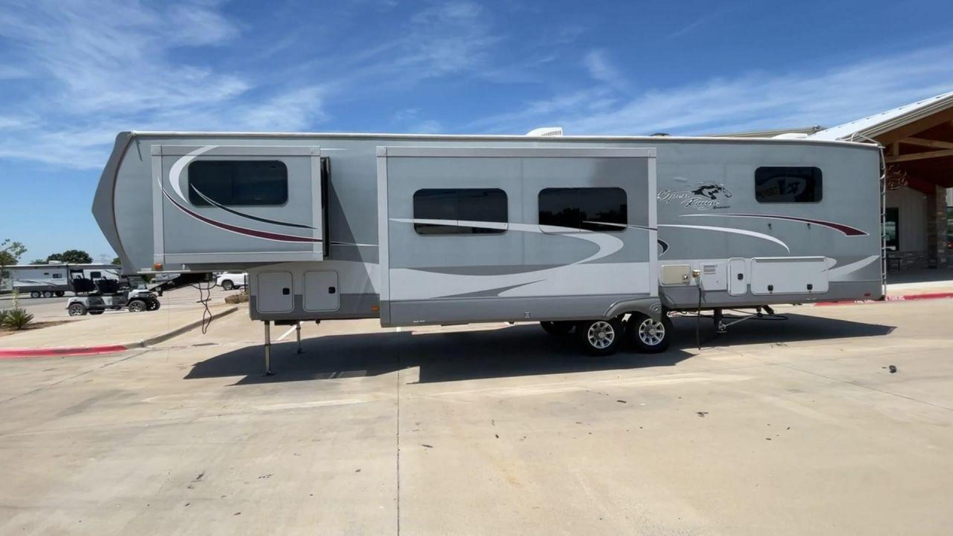 2016 HIGHLAND RIDGE OPEN RANGE 376FBH (58TFL4124G5) , Length: 41.9 ft. | Dry Weight: 12,015 lbs. | Gross Weight: 16,460 lbs. | Slides: 5 transmission, located at 4319 N Main Street, Cleburne, TX, 76033, (817) 221-0660, 32.435829, -97.384178 - Photo#6