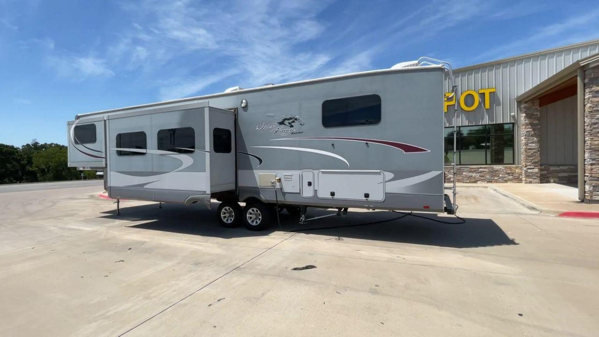 2016 HIGHLAND RIDGE OPEN RANGE 376FBH (58TFL4124G5) , Length: 41.9 ft. | Dry Weight: 12,015 lbs. | Gross Weight: 16,460 lbs. | Slides: 5 transmission, located at 4319 N Main Street, Cleburne, TX, 76033, (817) 221-0660, 32.435829, -97.384178 - Photo#7