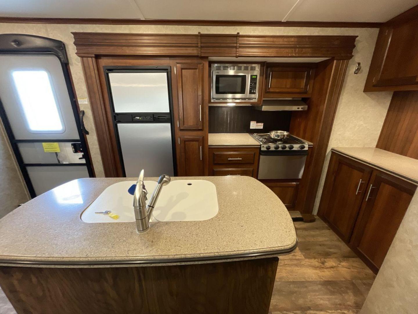 2016 JAYCO EAGLE 324BHTS (1UJBJ0BT0G1) , located at 4319 N Main Street, Cleburne, TX, 76033, (817) 221-0660, 32.435829, -97.384178 - Photo#9