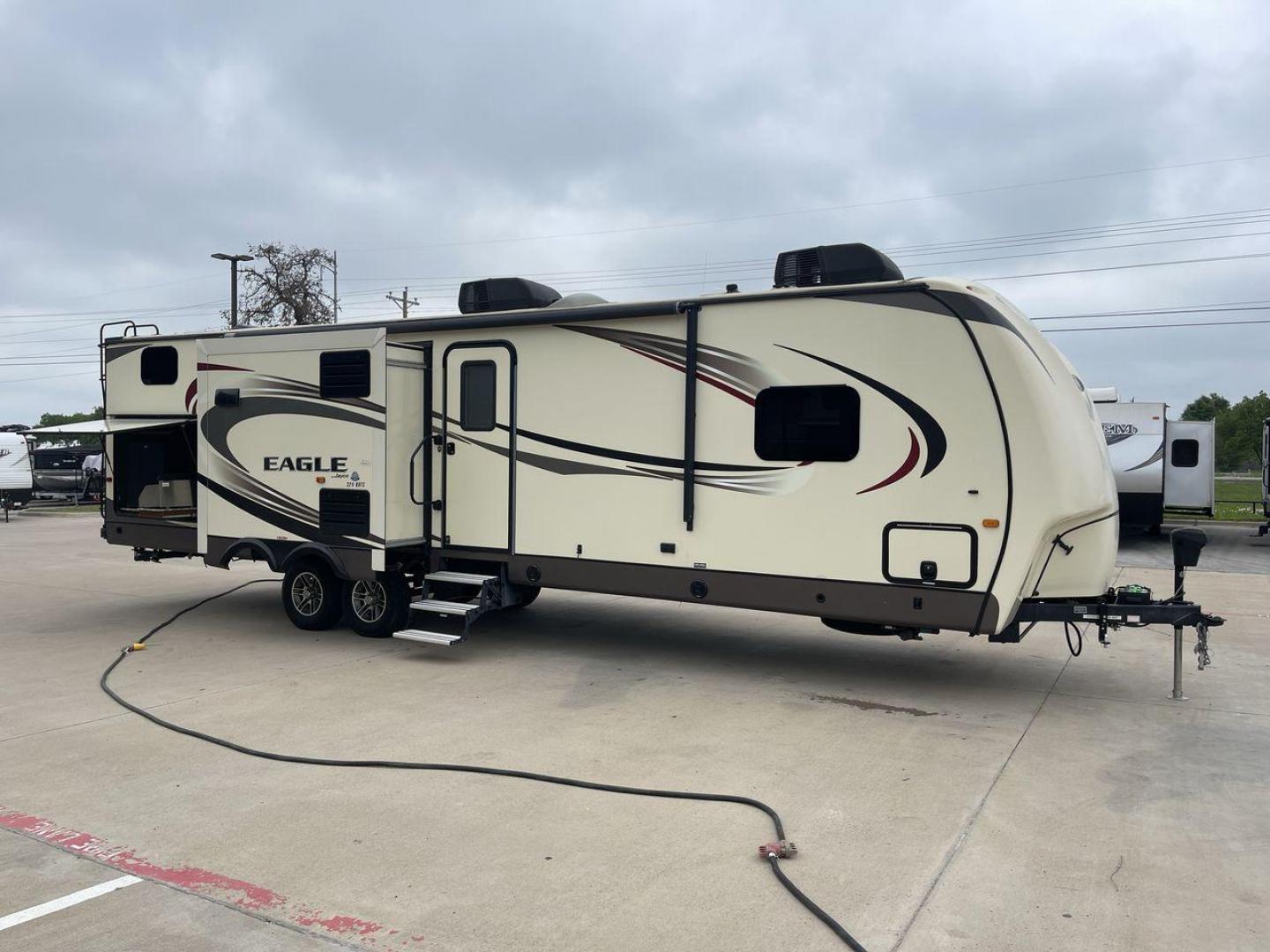 2016 JAYCO EAGLE 324BHTS (1UJBJ0BT0G1) , located at 4319 N Main Street, Cleburne, TX, 76033, (817) 221-0660, 32.435829, -97.384178 - Photo#23