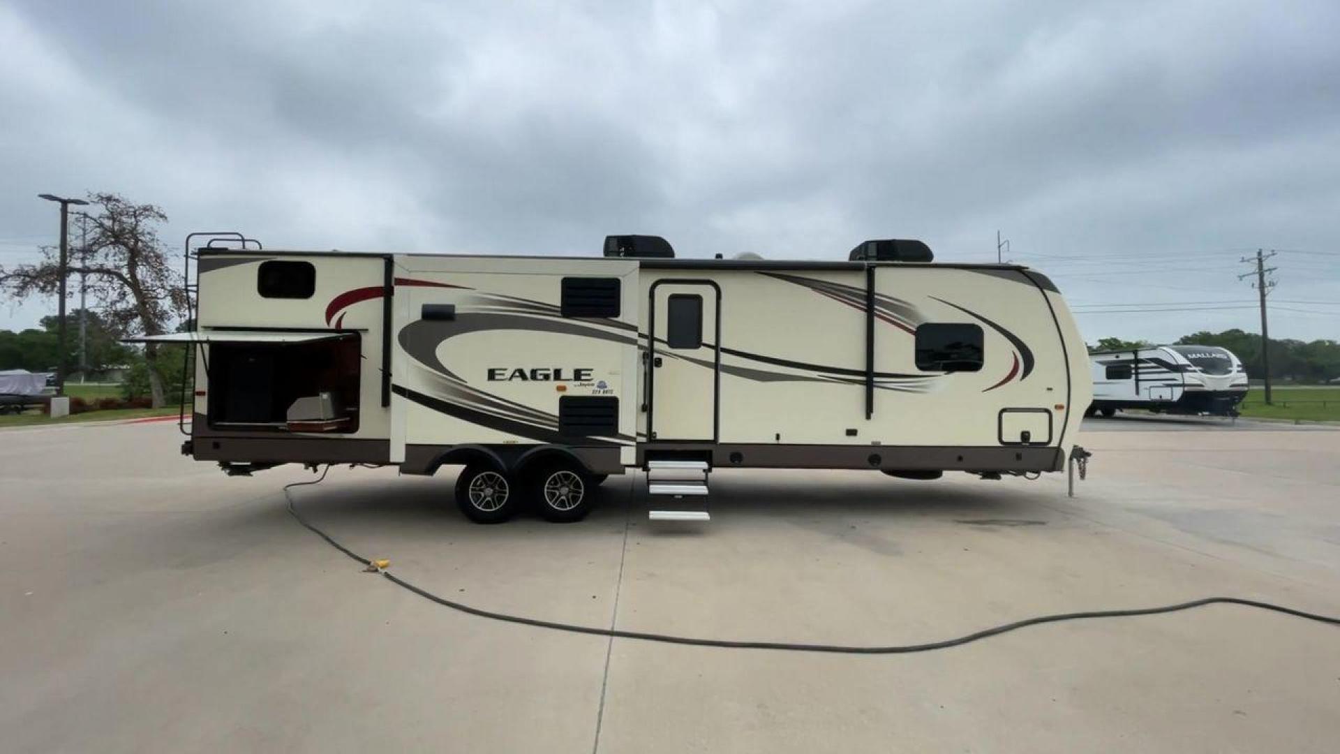 2016 JAYCO EAGLE 324BHTS (1UJBJ0BT0G1) , located at 4319 N Main Street, Cleburne, TX, 76033, (817) 221-0660, 32.435829, -97.384178 - Photo#2