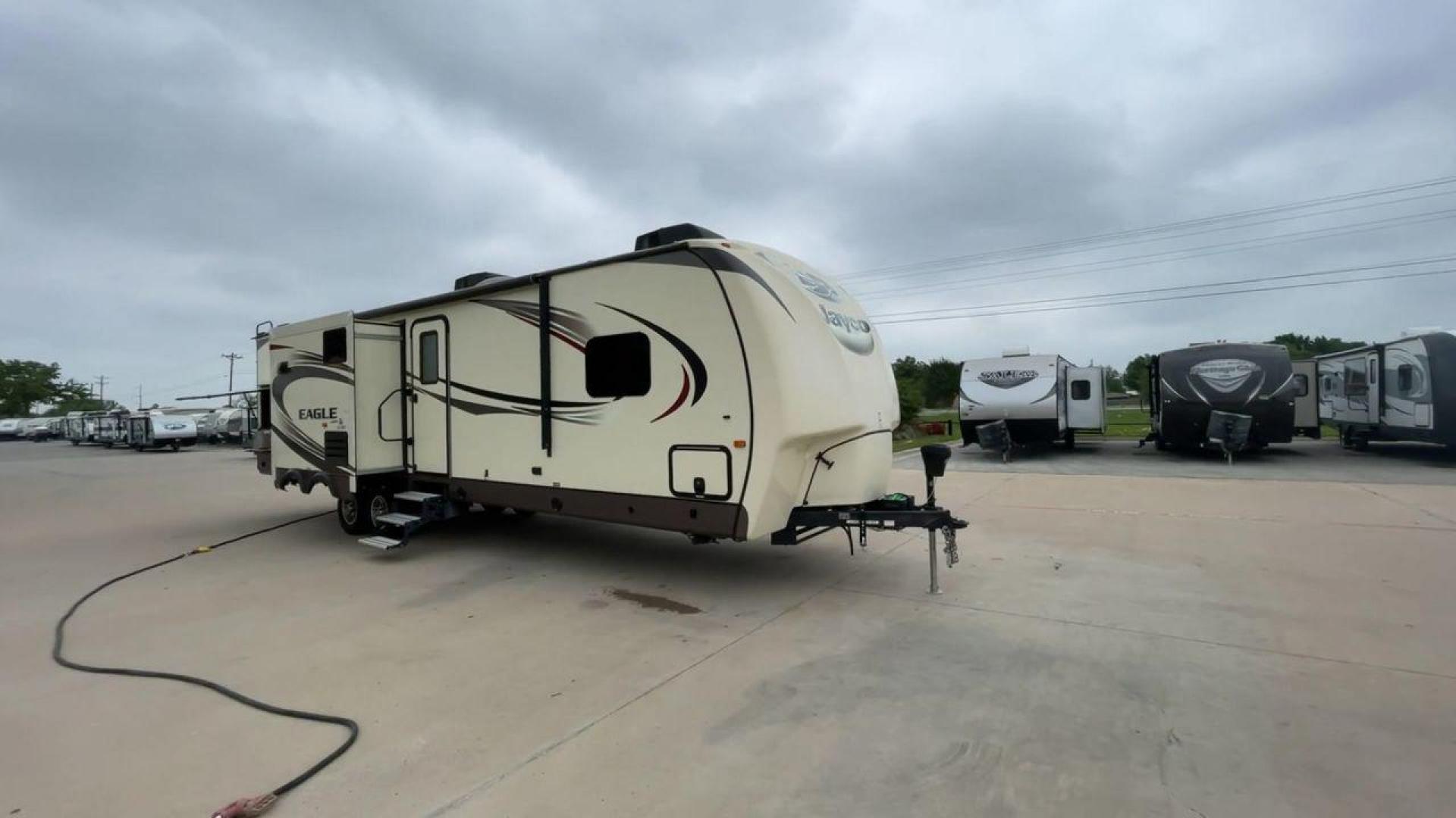 2016 JAYCO EAGLE 324BHTS (1UJBJ0BT0G1) , located at 4319 N Main Street, Cleburne, TX, 76033, (817) 221-0660, 32.435829, -97.384178 - Photo#3