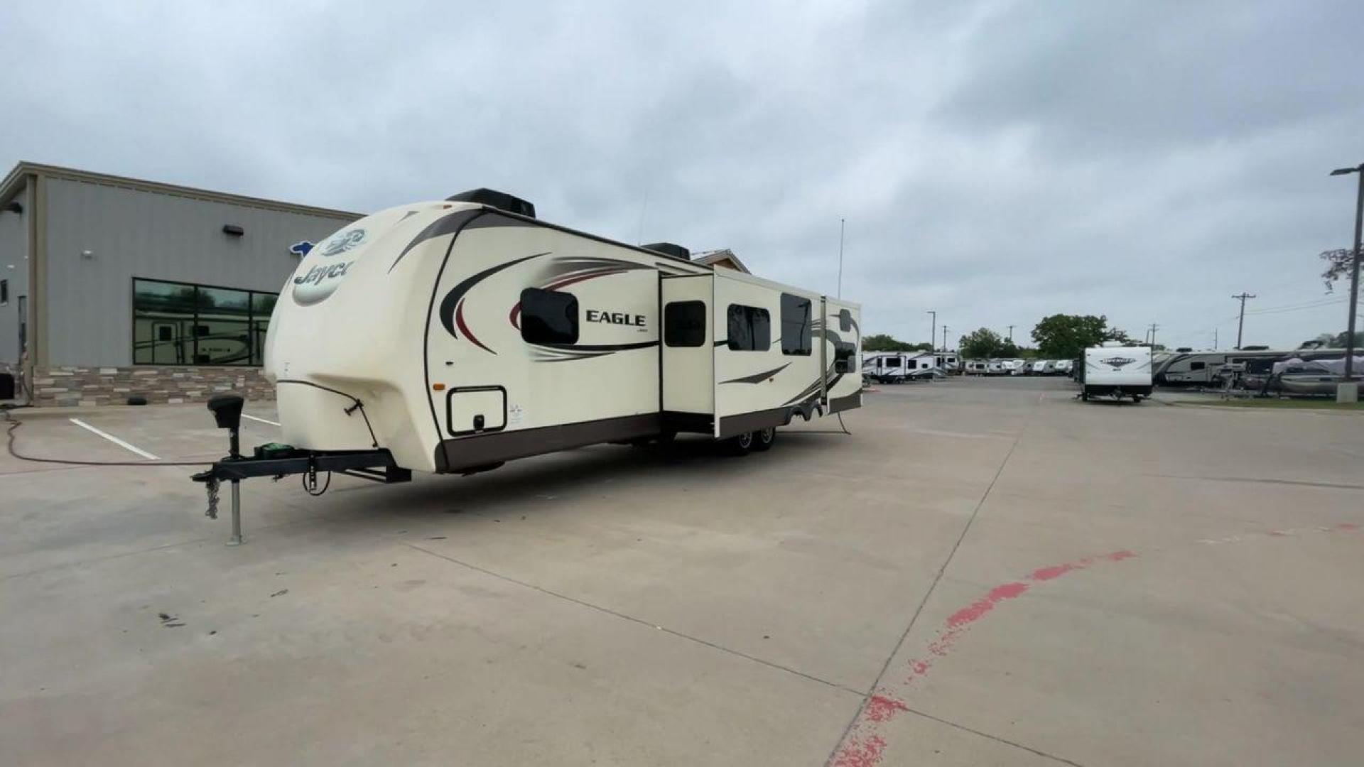 2016 JAYCO EAGLE 324BHTS (1UJBJ0BT0G1) , located at 4319 N Main Street, Cleburne, TX, 76033, (817) 221-0660, 32.435829, -97.384178 - Photo#5