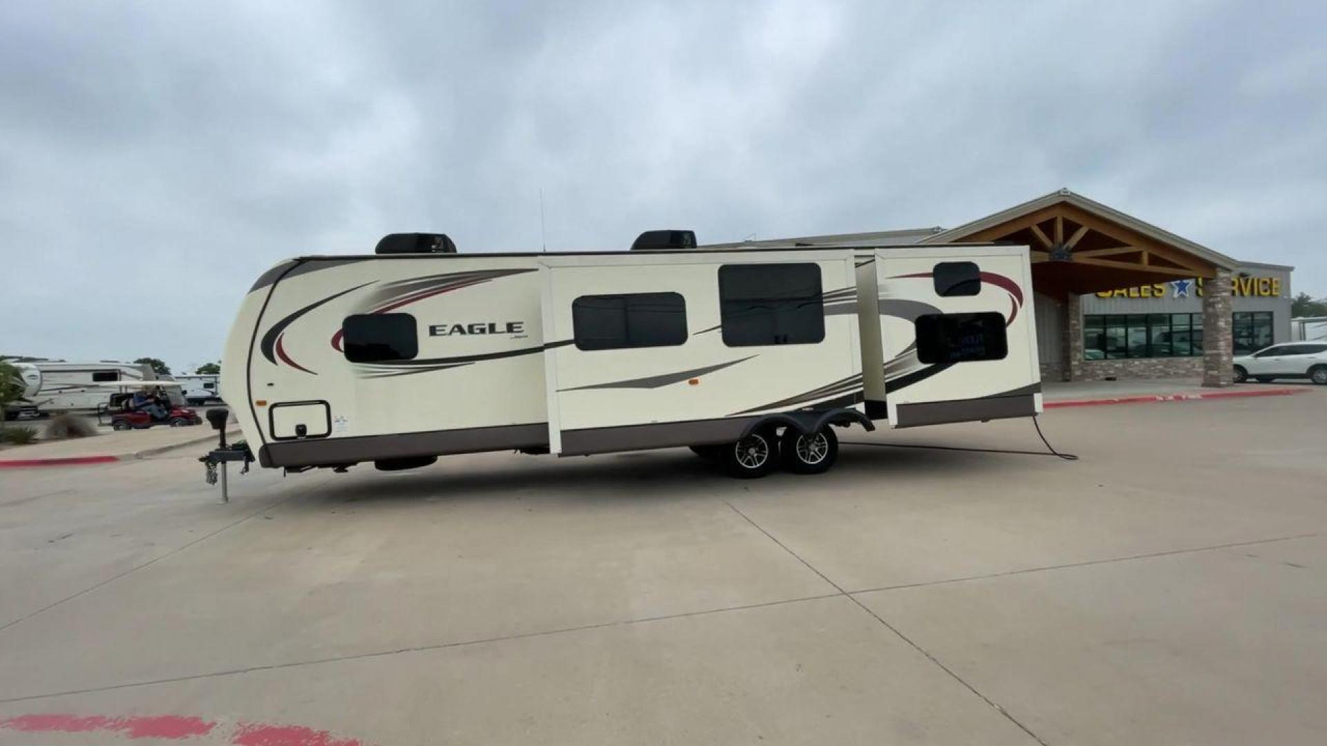 2016 JAYCO EAGLE 324BHTS (1UJBJ0BT0G1) , located at 4319 N Main Street, Cleburne, TX, 76033, (817) 221-0660, 32.435829, -97.384178 - Photo#6