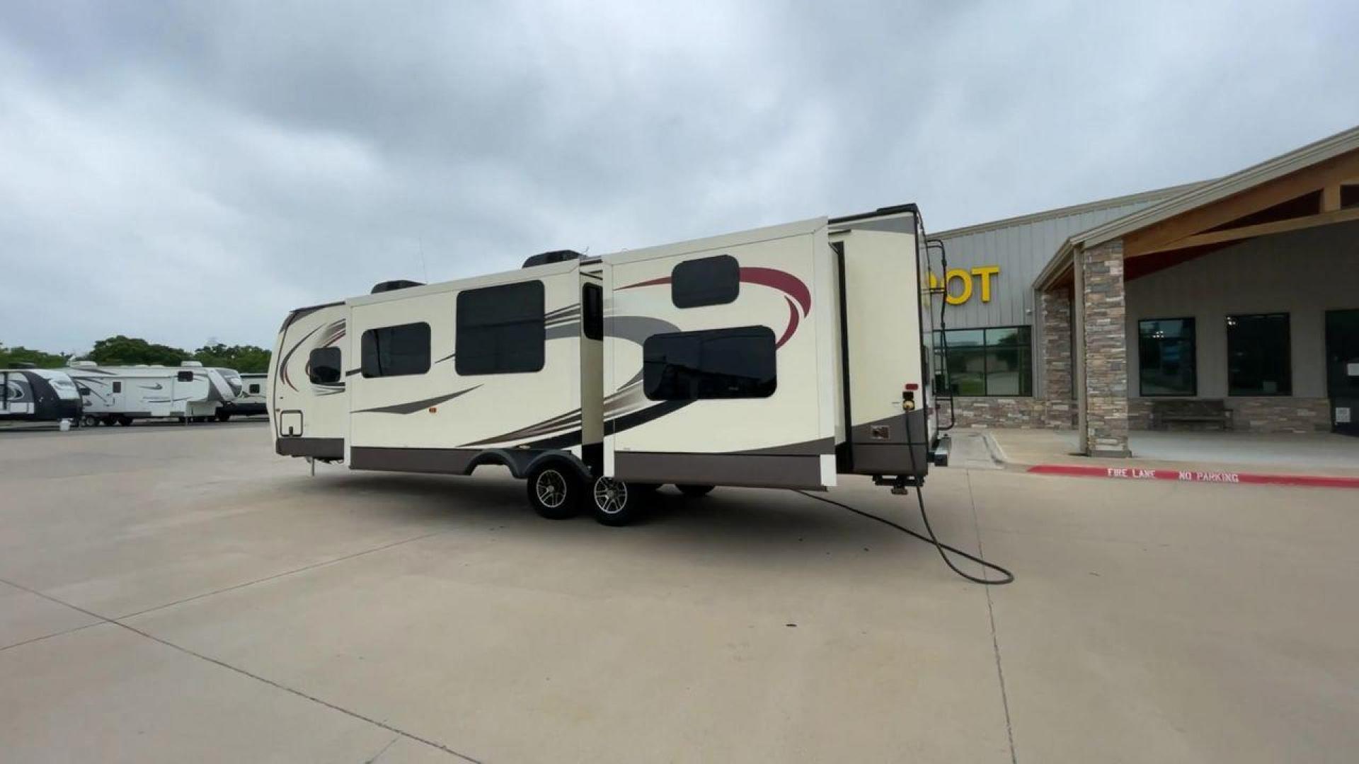 2016 JAYCO EAGLE 324BHTS (1UJBJ0BT0G1) , located at 4319 N Main Street, Cleburne, TX, 76033, (817) 221-0660, 32.435829, -97.384178 - Photo#7