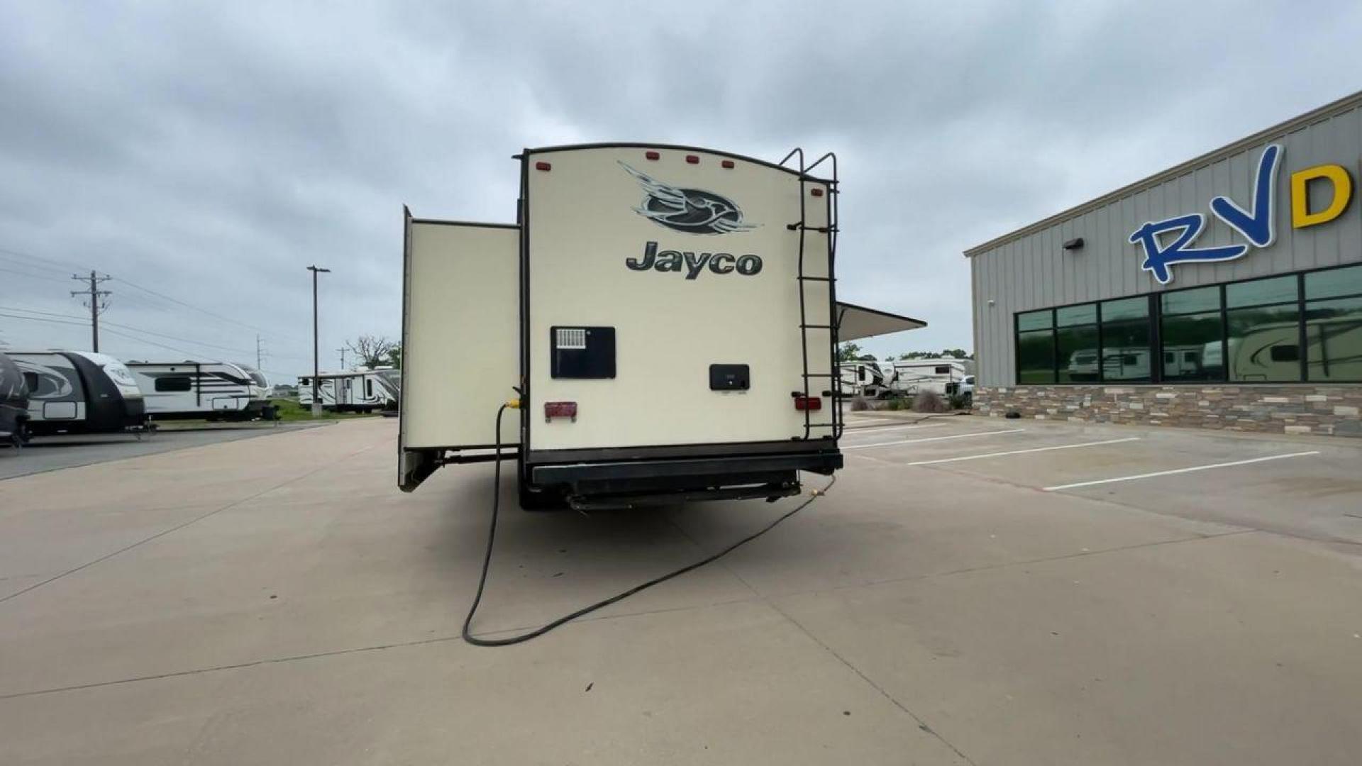 2016 JAYCO EAGLE 324BHTS (1UJBJ0BT0G1) , located at 4319 N Main Street, Cleburne, TX, 76033, (817) 221-0660, 32.435829, -97.384178 - Photo#8