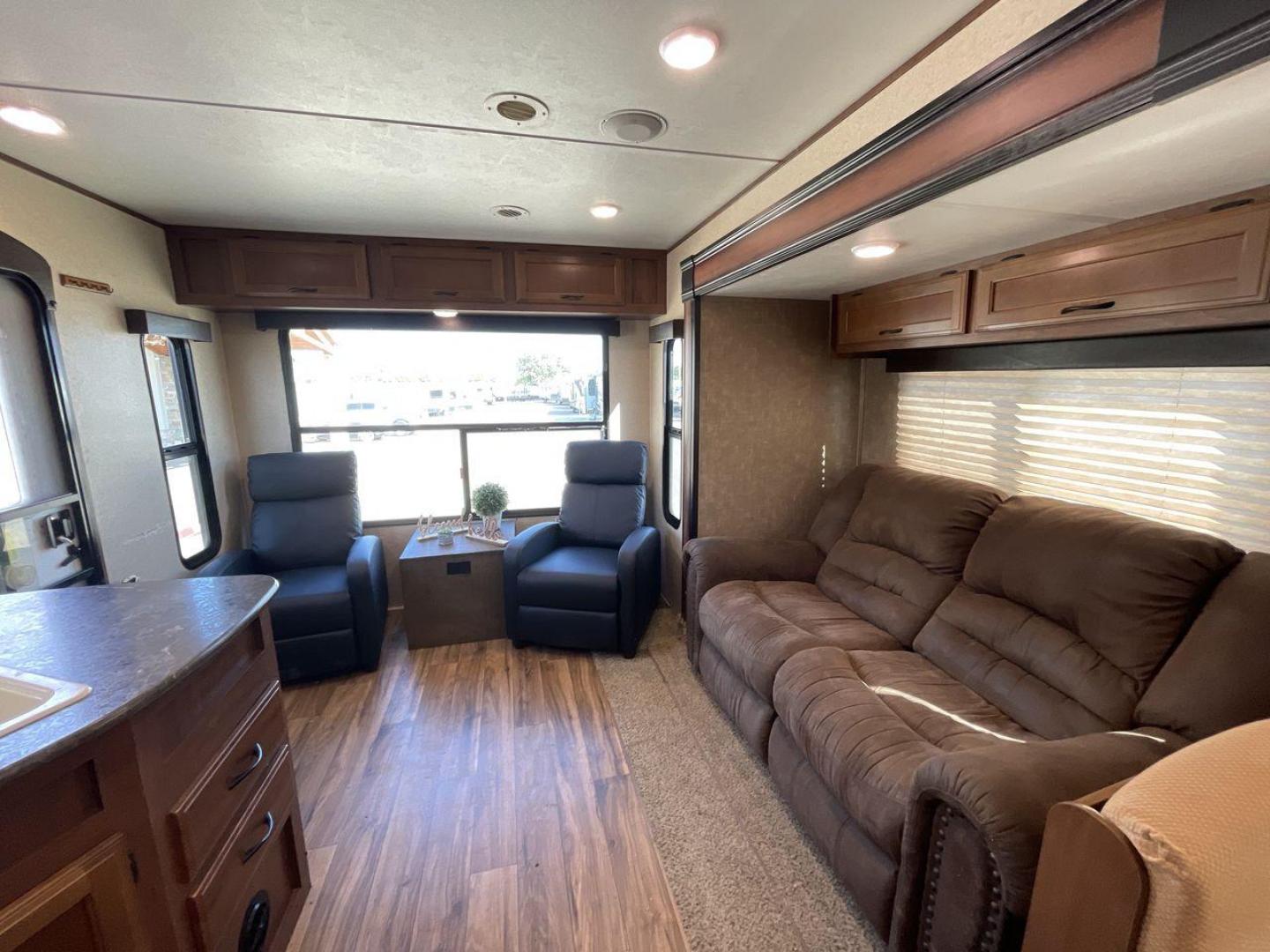 2016 JAYCO JAYFLIGHT 265RLS (1UJBJ0BN2G1) , located at 4319 N Main Street, Cleburne, TX, 76033, (817) 221-0660, 32.435829, -97.384178 - Photo#10