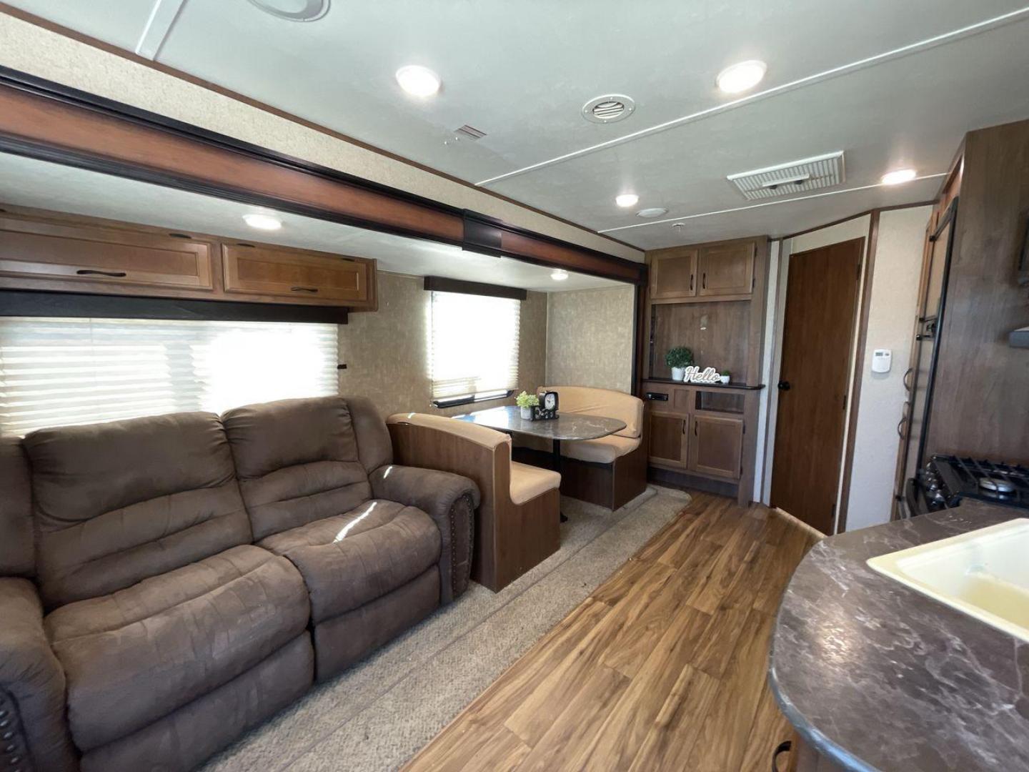 2016 JAYCO JAYFLIGHT 265RLS (1UJBJ0BN2G1) , located at 4319 N Main Street, Cleburne, TX, 76033, (817) 221-0660, 32.435829, -97.384178 - Photo#11