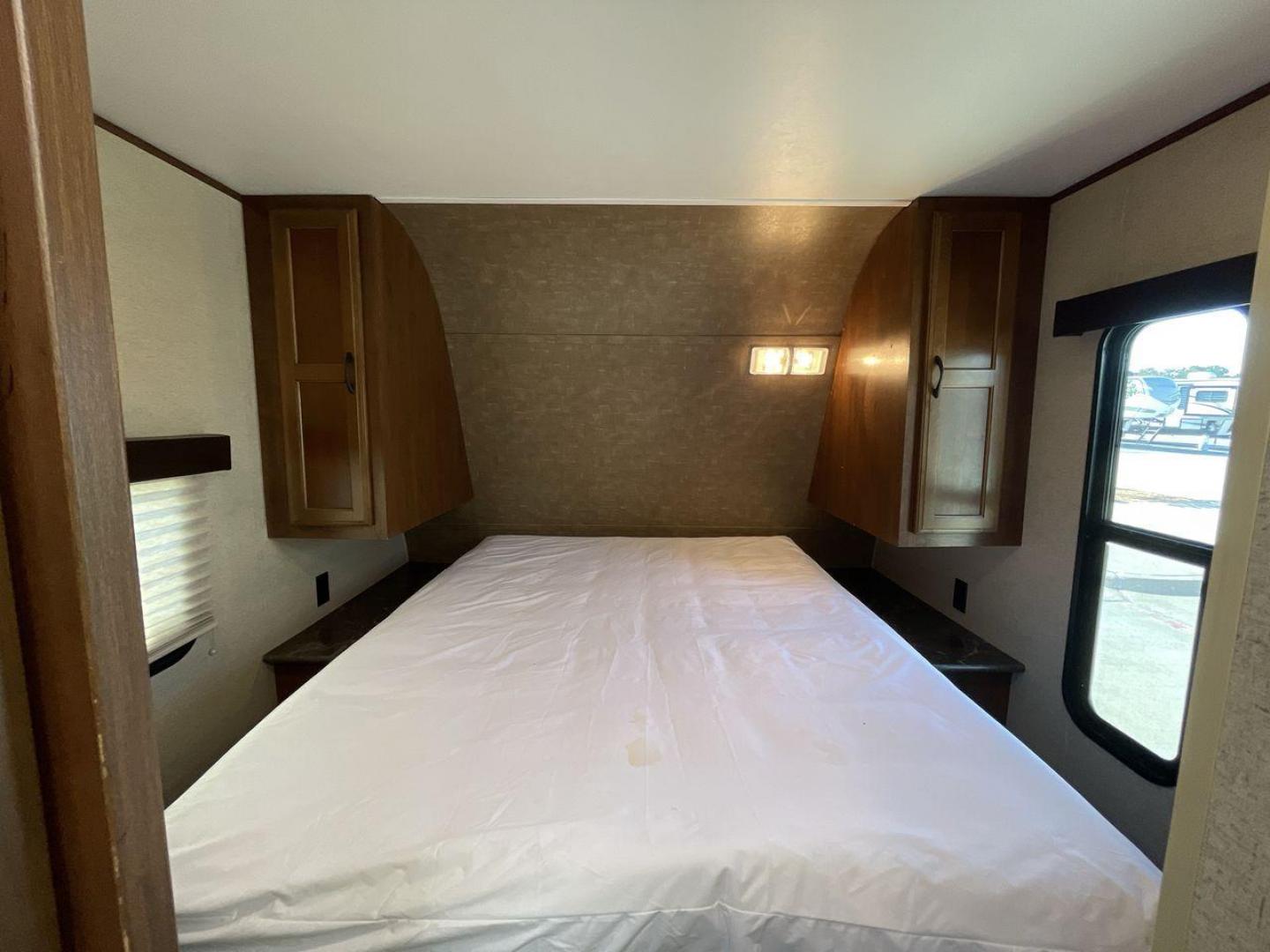 2016 JAYCO JAYFLIGHT 265RLS (1UJBJ0BN2G1) , located at 4319 N Main Street, Cleburne, TX, 76033, (817) 221-0660, 32.435829, -97.384178 - Photo#16