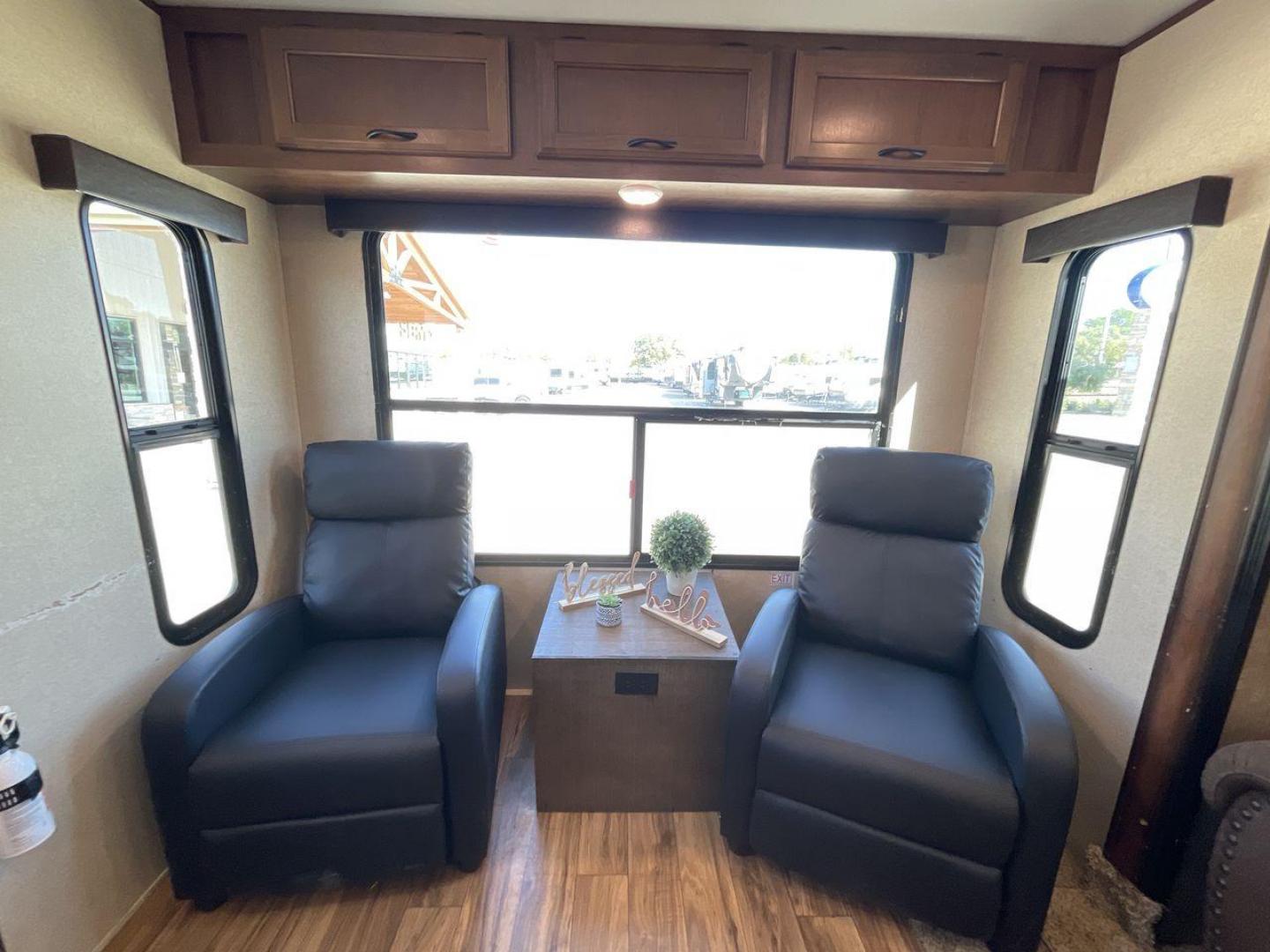 2016 JAYCO JAYFLIGHT 265RLS (1UJBJ0BN2G1) , located at 4319 N Main Street, Cleburne, TX, 76033, (817) 221-0660, 32.435829, -97.384178 - Photo#18