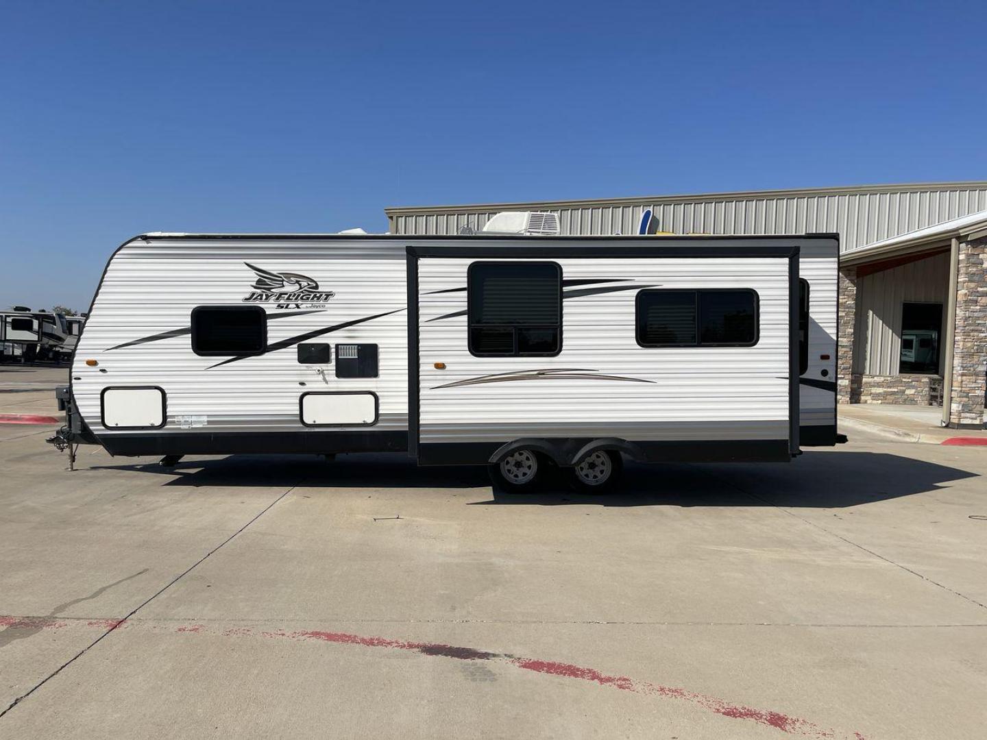 2016 JAYCO JAYFLIGHT 265RLS (1UJBJ0BN2G1) , located at 4319 N Main Street, Cleburne, TX, 76033, (817) 221-0660, 32.435829, -97.384178 - Photo#23