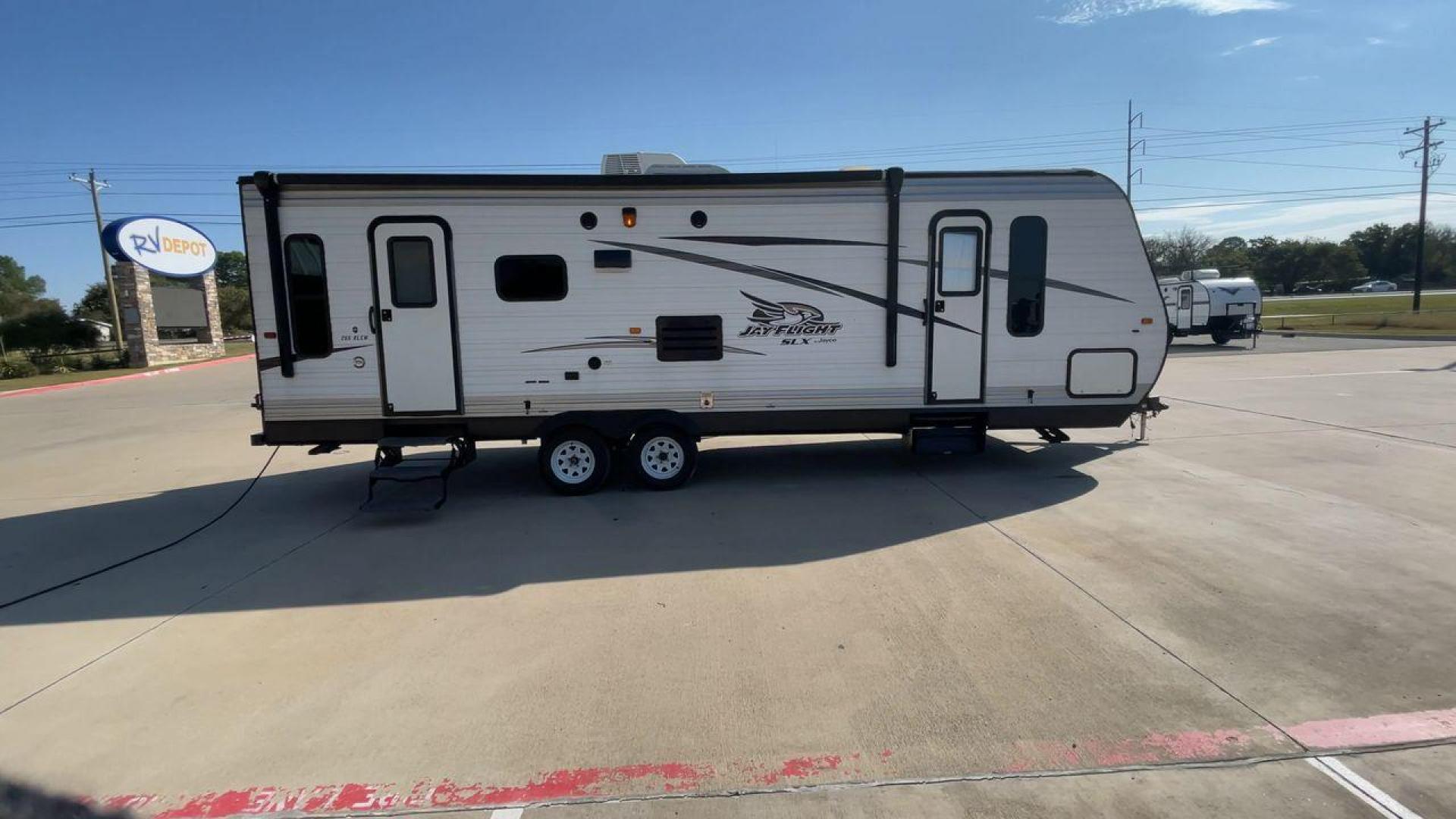 2016 JAYCO JAYFLIGHT 265RLS (1UJBJ0BN2G1) , located at 4319 N Main Street, Cleburne, TX, 76033, (817) 221-0660, 32.435829, -97.384178 - Photo#2