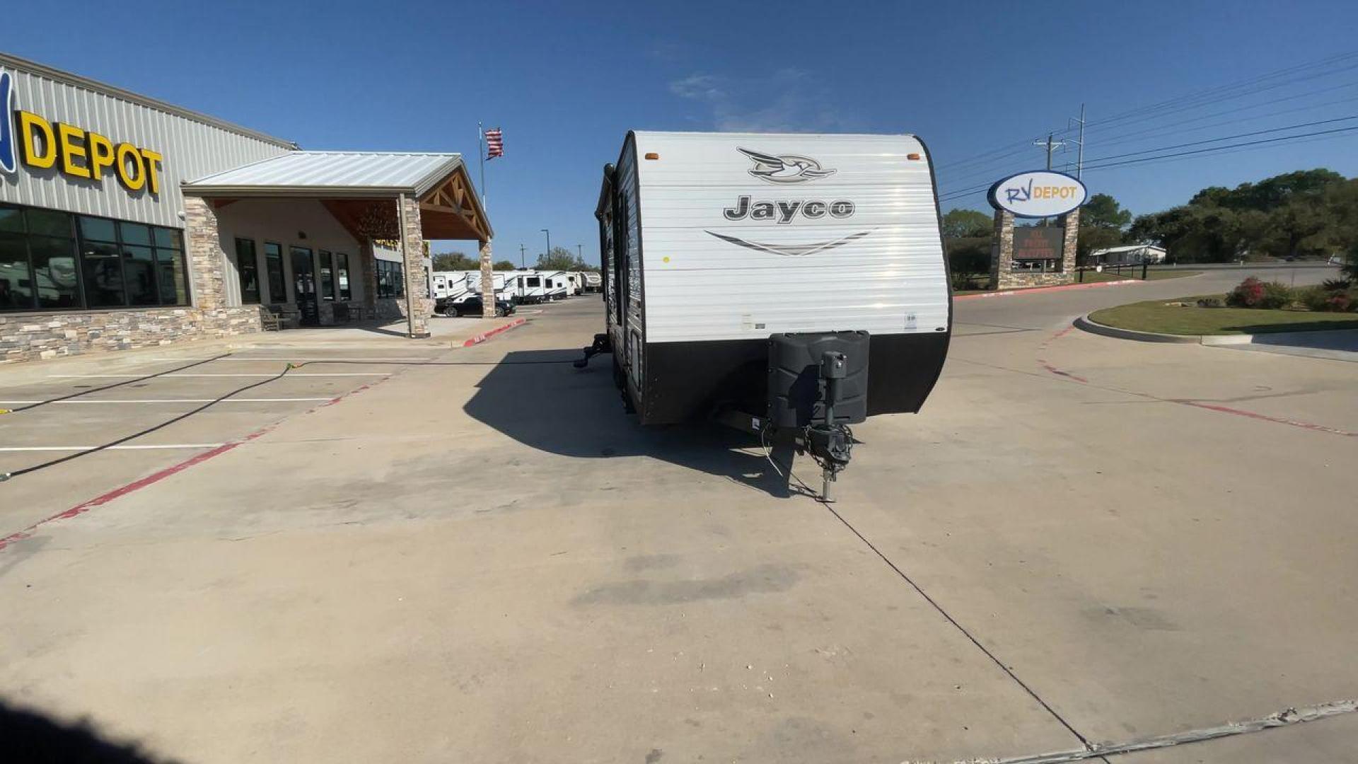 2016 JAYCO JAYFLIGHT 265RLS (1UJBJ0BN2G1) , located at 4319 N Main Street, Cleburne, TX, 76033, (817) 221-0660, 32.435829, -97.384178 - Photo#4