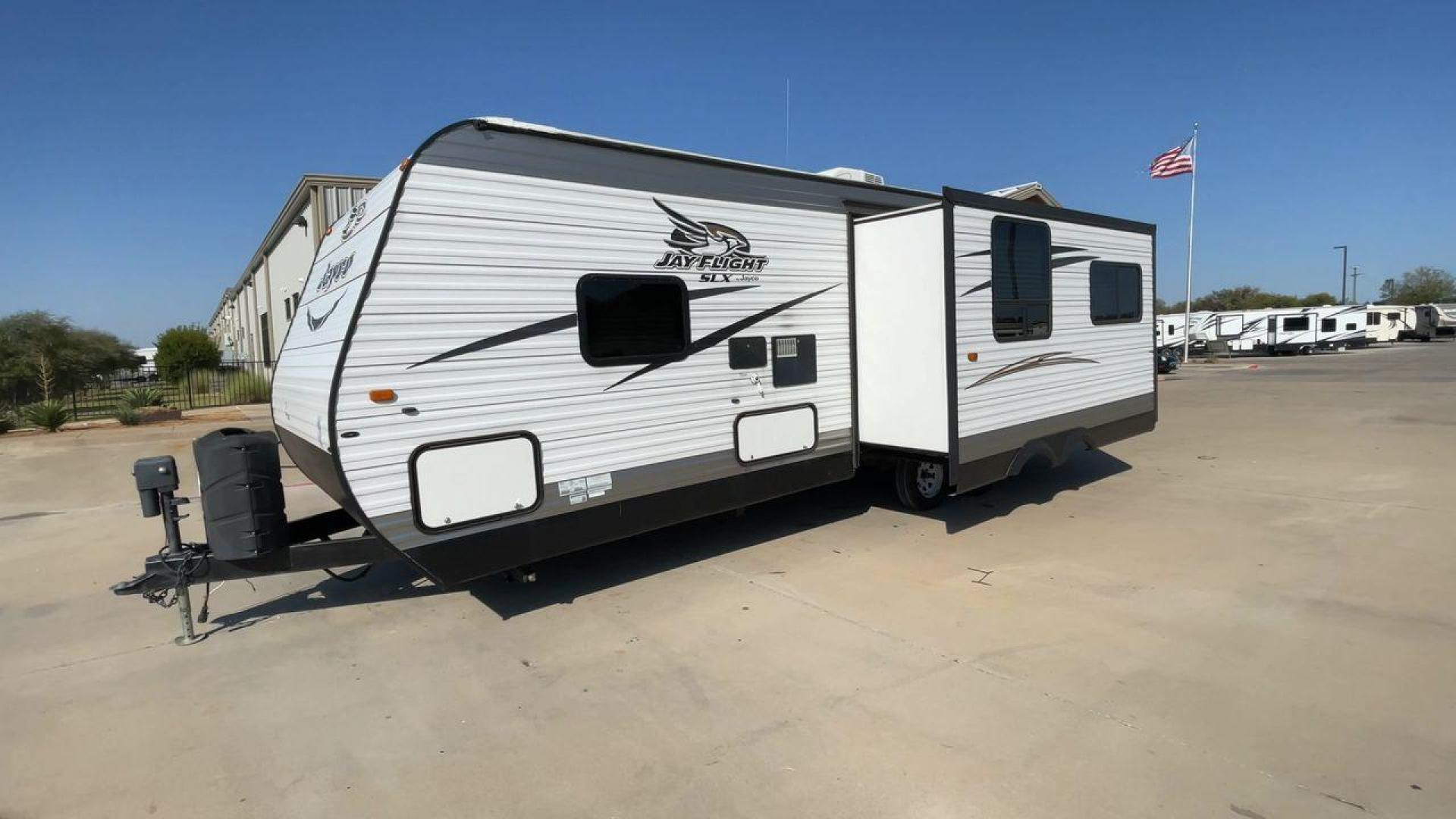 2016 JAYCO JAYFLIGHT 265RLS (1UJBJ0BN2G1) , located at 4319 N Main Street, Cleburne, TX, 76033, (817) 221-0660, 32.435829, -97.384178 - Photo#5