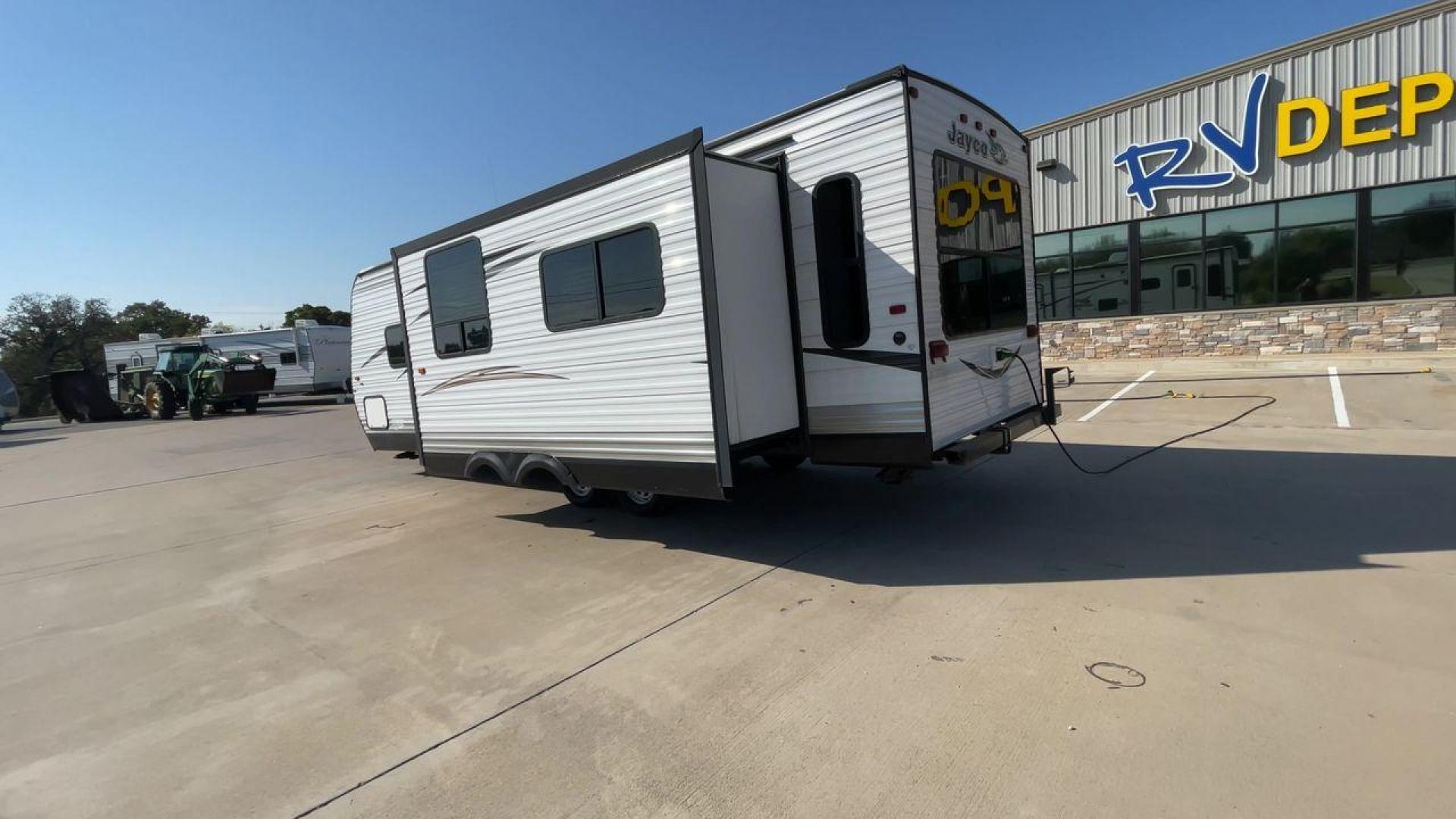 2016 JAYCO JAYFLIGHT 265RLS (1UJBJ0BN2G1) , located at 4319 N Main Street, Cleburne, TX, 76033, (817) 221-0660, 32.435829, -97.384178 - Photo#7