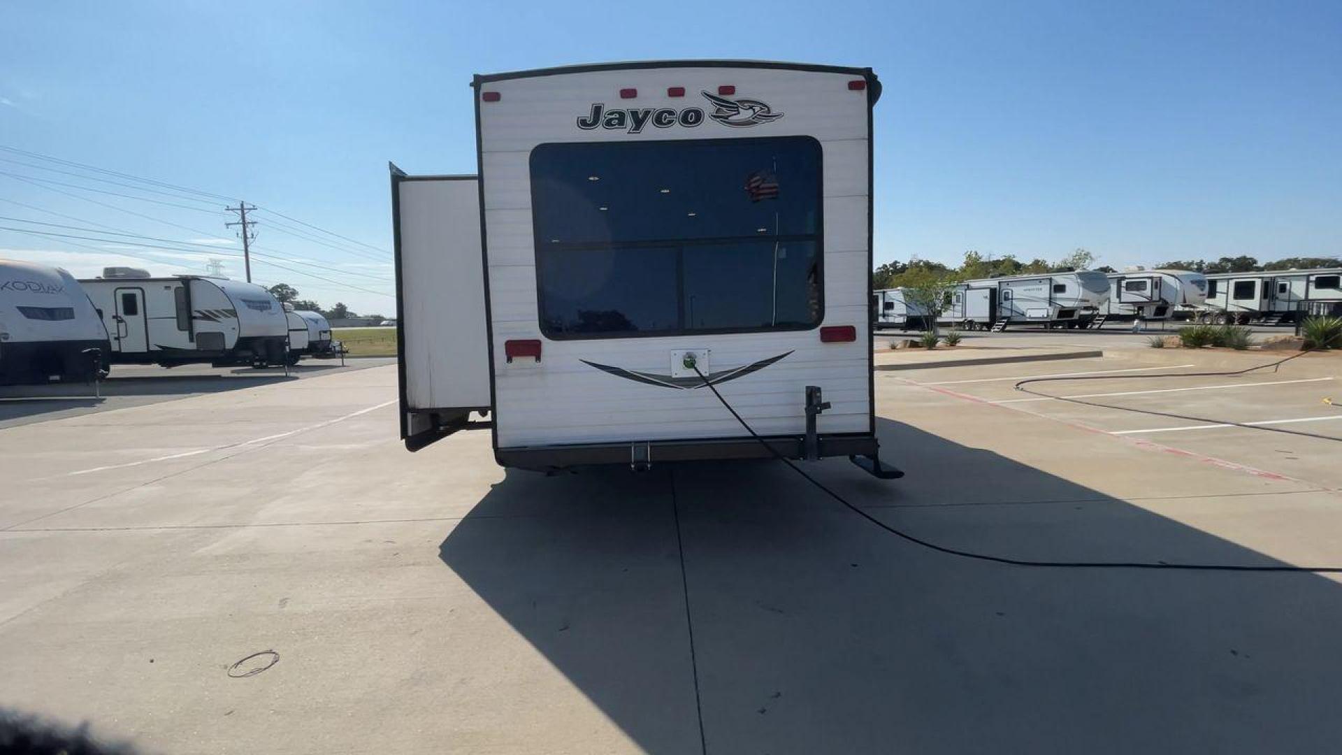 2016 JAYCO JAYFLIGHT 265RLS (1UJBJ0BN2G1) , located at 4319 N Main Street, Cleburne, TX, 76033, (817) 221-0660, 32.435829, -97.384178 - Photo#8