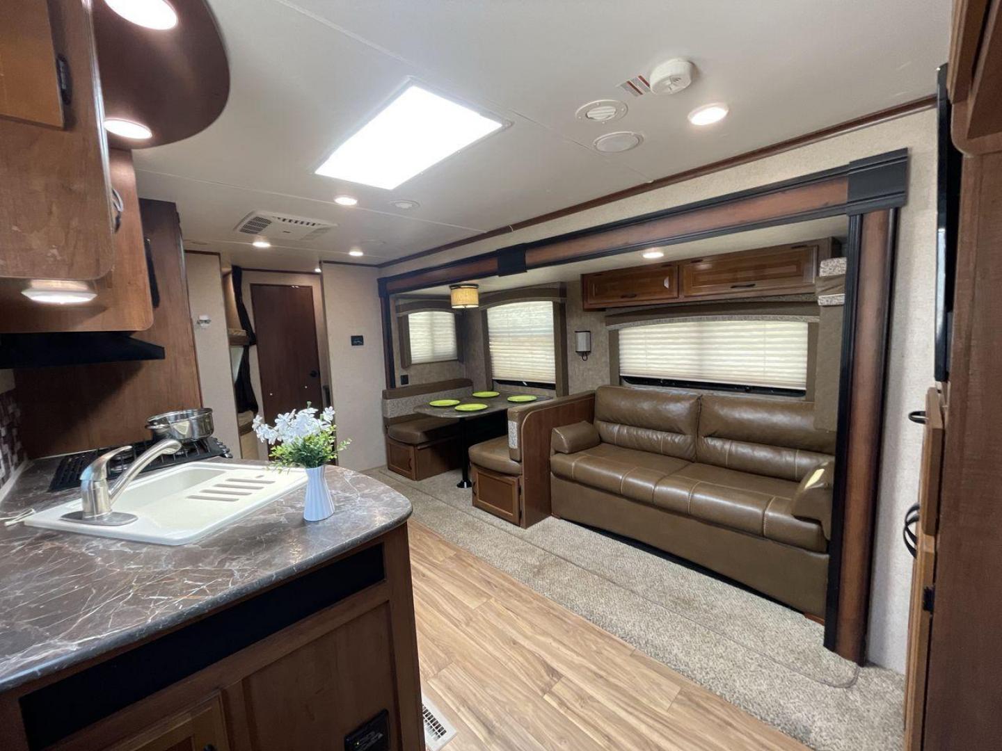 2016 JAYCO JAYFLIGHT 27BH (1UJBJ0BP9G7) , located at 4319 N Main Street, Cleburne, TX, 76033, (817) 221-0660, 32.435829, -97.384178 - Photo#12