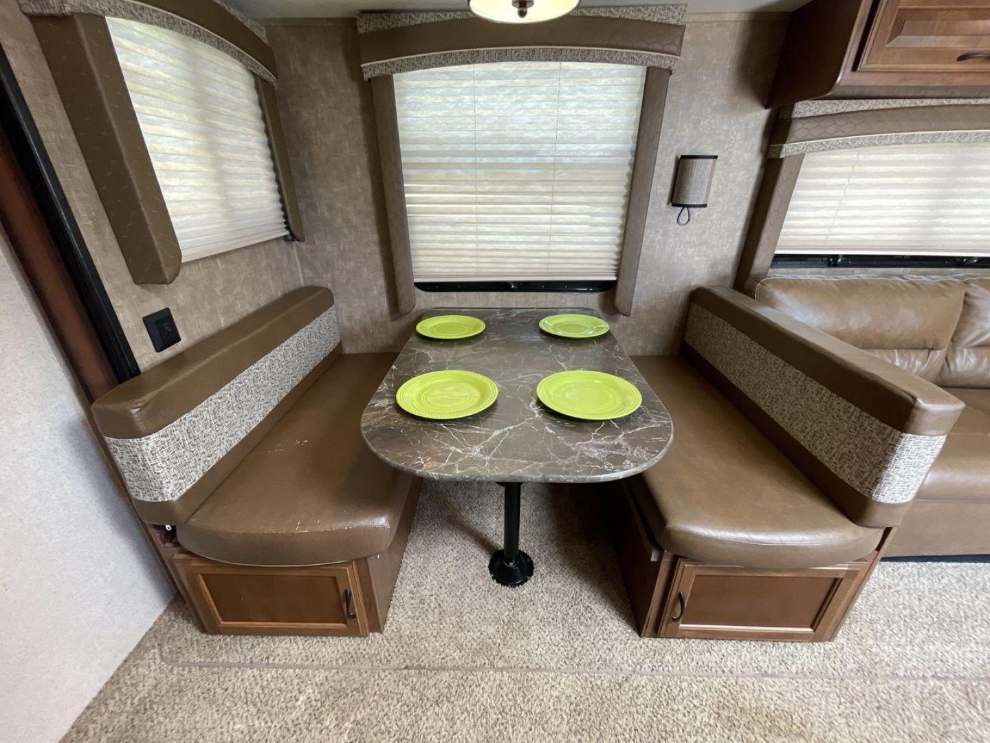 2016 JAYCO JAYFLIGHT 27BH (1UJBJ0BP9G7) , located at 4319 N Main Street, Cleburne, TX, 76033, (817) 221-0660, 32.435829, -97.384178 - Photo#14