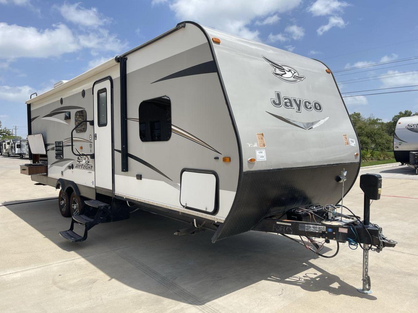 2016 JAYCO JAYFLIGHT 27BH (1UJBJ0BP9G7) , located at 4319 N Main Street, Cleburne, TX, 76033, (817) 221-0660, 32.435829, -97.384178 - Photo#23