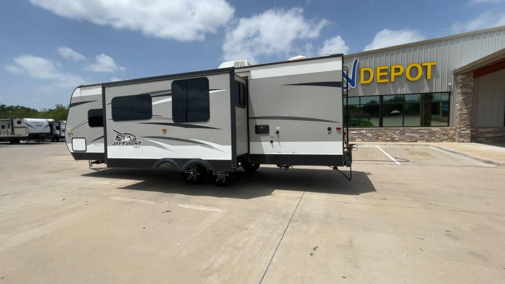 2016 JAYCO JAYFLIGHT 27BH (1UJBJ0BP9G7) , located at 4319 N Main Street, Cleburne, TX, 76033, (817) 221-0660, 32.435829, -97.384178 - Photo#7