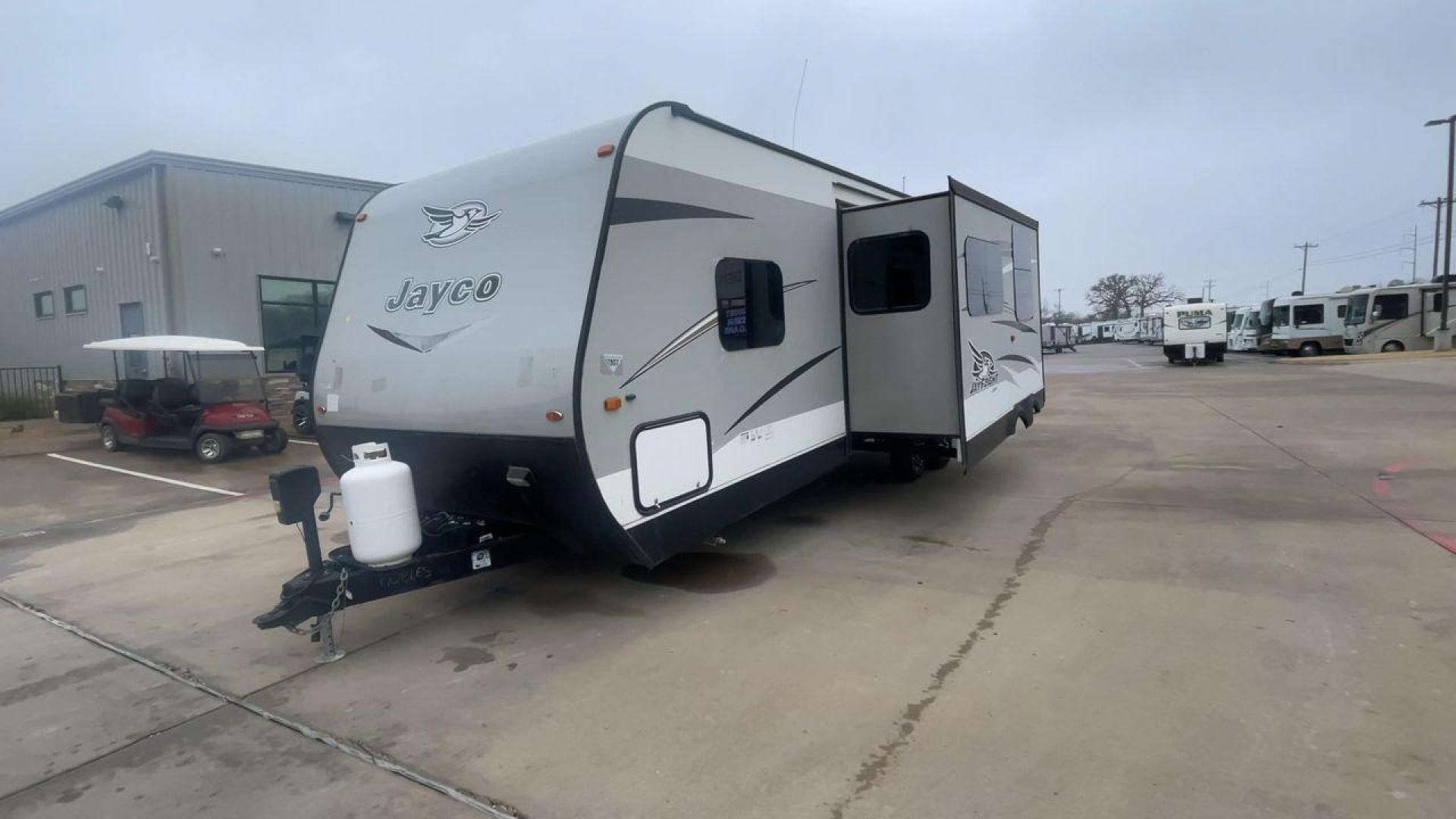 2016 JAYCO JAYFLIGHT 27BH (1UJBJ0BP9G7) , Length: 30 ft | Slides: 1 transmission, located at 4319 N Main Street, Cleburne, TX, 76033, (817) 221-0660, 32.435829, -97.384178 - The 2016 Jayco Jay Flight 27BH is a 30-foot travel trailer built for comfort and adventure. Its exterior features a sleek, aerodynamic front with Jayco’s signature graphics and durable aluminum siding. The single slide expands the living space. The dual-axle design with stylish alloy wheels ensure - Photo#5