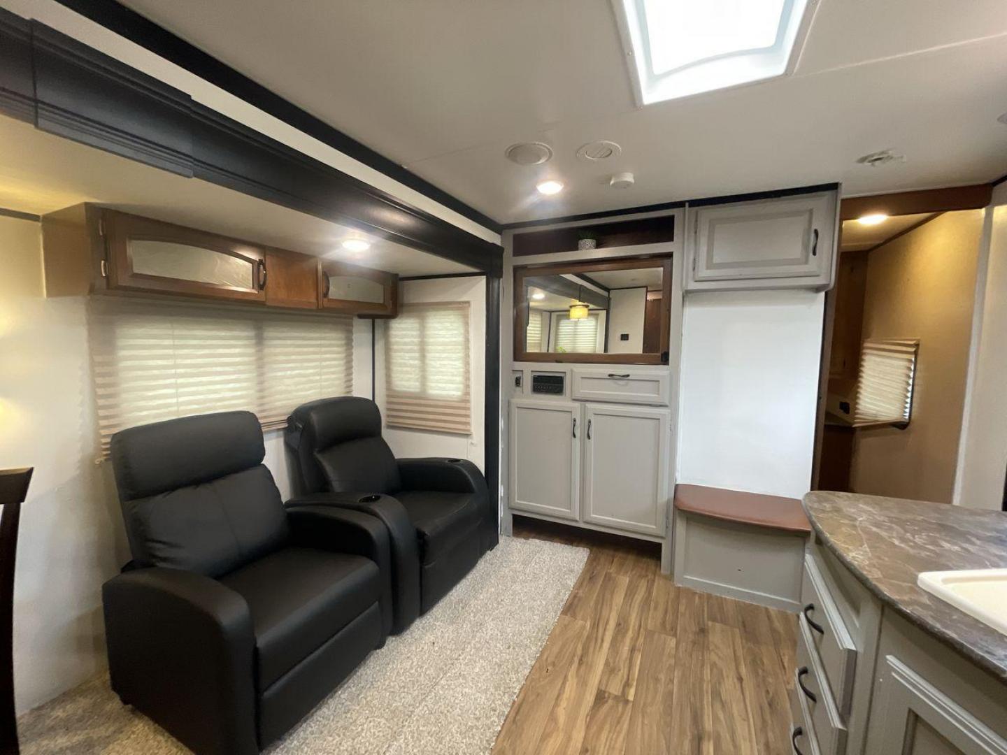 2016 JAYCO JAYFLIGHT 27BH (1UJBJ0BP9G7) , Length: 30 ft | Slides: 1 transmission, located at 4319 N Main Street, Cleburne, TX, 76033, (817) 221-0660, 32.435829, -97.384178 - The 2016 Jayco Jay Flight 27BH is a 30-foot travel trailer built for comfort and adventure. Its exterior features a sleek, aerodynamic front with Jayco’s signature graphics and durable aluminum siding. The single slide expands the living space. The dual-axle design with stylish alloy wheels ensure - Photo#11