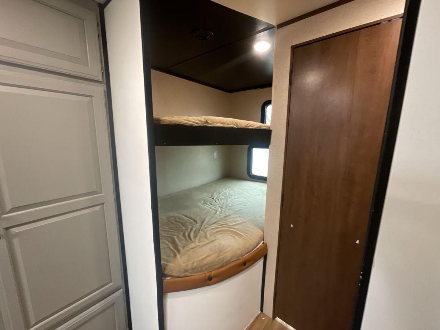 2016 JAYCO JAYFLIGHT 27BH (1UJBJ0BP9G7) , Length: 30 ft | Slides: 1 transmission, located at 4319 N Main Street, Cleburne, TX, 76033, (817) 221-0660, 32.435829, -97.384178 - The 2016 Jayco Jay Flight 27BH is a 30-foot travel trailer built for comfort and adventure. Its exterior features a sleek, aerodynamic front with Jayco’s signature graphics and durable aluminum siding. The single slide expands the living space. The dual-axle design with stylish alloy wheels ensure - Photo#18