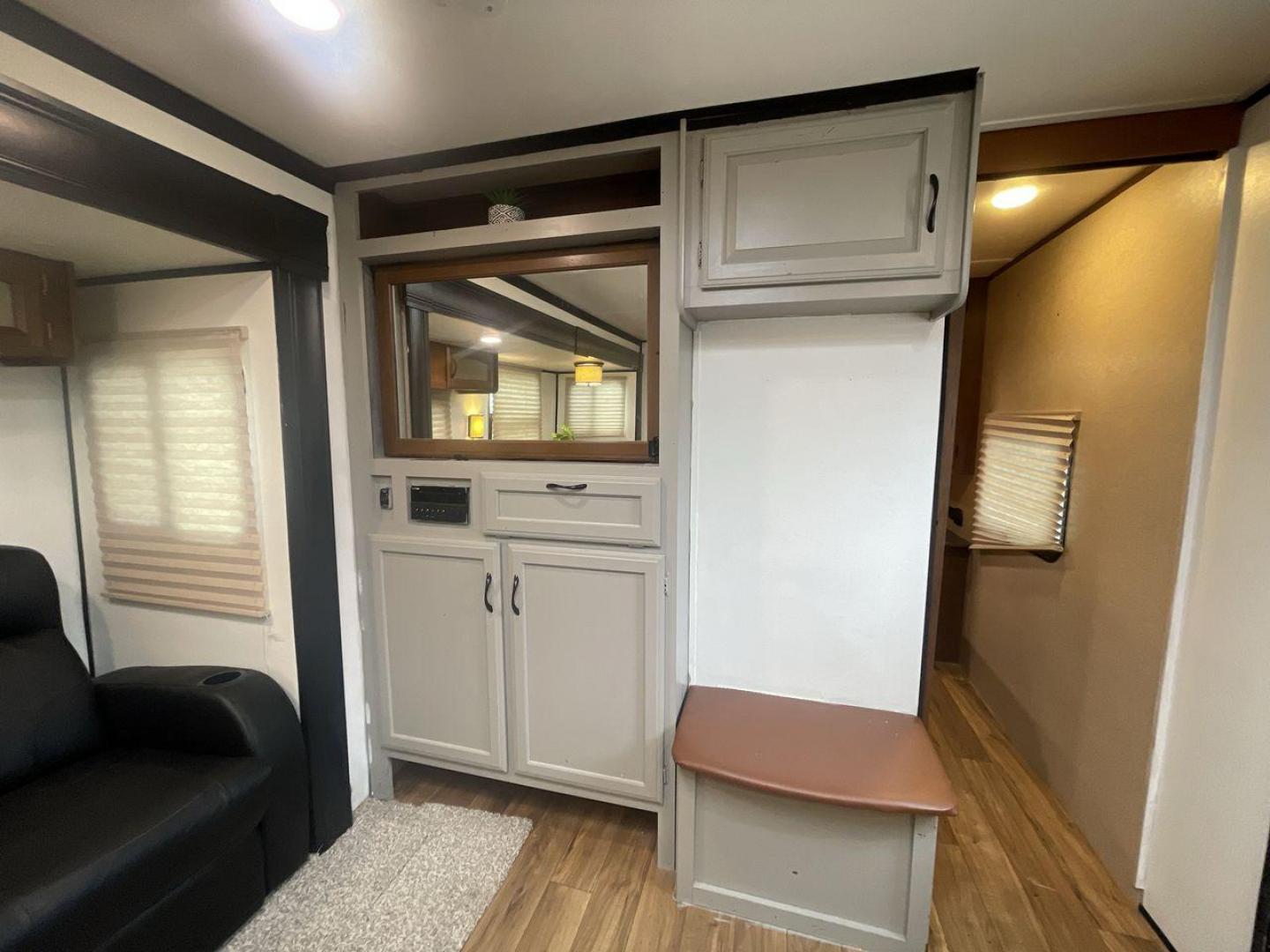 2016 JAYCO JAYFLIGHT 27BH (1UJBJ0BP9G7) , Length: 30 ft | Slides: 1 transmission, located at 4319 N Main Street, Cleburne, TX, 76033, (817) 221-0660, 32.435829, -97.384178 - The 2016 Jayco Jay Flight 27BH is a 30-foot travel trailer built for comfort and adventure. Its exterior features a sleek, aerodynamic front with Jayco’s signature graphics and durable aluminum siding. The single slide expands the living space. The dual-axle design with stylish alloy wheels ensure - Photo#19