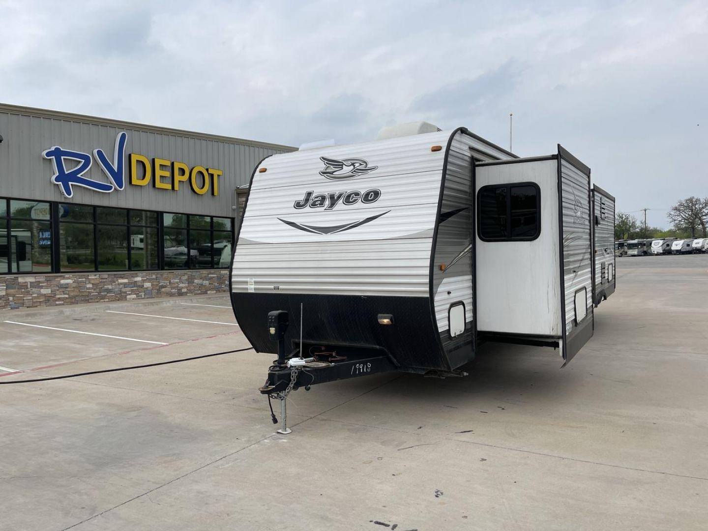 2016 JAYCO JAY FLIGHT 34RSBS (1UJBJ0BT0G1) , located at 4319 N Main Street, Cleburne, TX, 76033, (817) 221-0660, 32.435829, -97.384178 - Photo#0