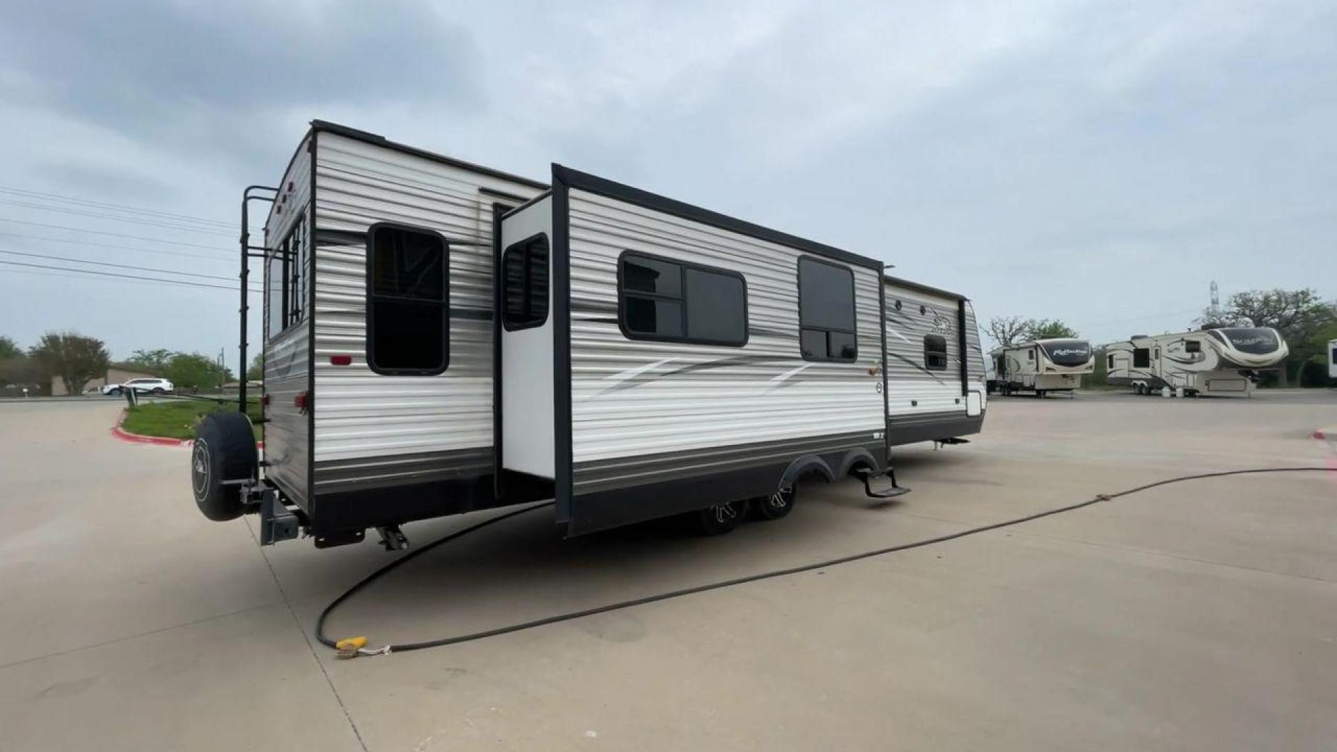 2016 JAYCO JAY FLIGHT 34RSBS (1UJBJ0BT0G1) , located at 4319 N Main Street, Cleburne, TX, 76033, (817) 221-0660, 32.435829, -97.384178 - Photo#1