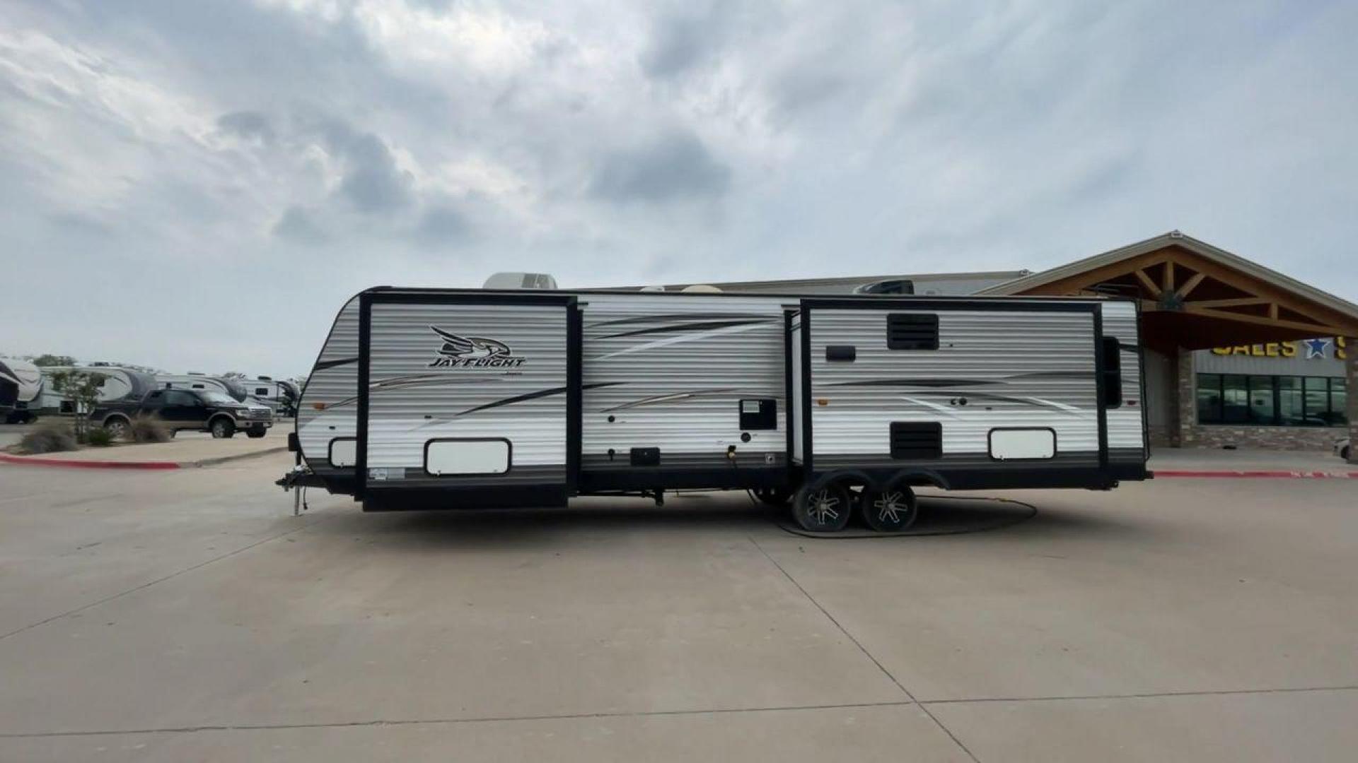 2016 JAYCO JAY FLIGHT 34RSBS (1UJBJ0BT0G1) , located at 4319 N Main Street, Cleburne, TX, 76033, (817) 221-0660, 32.435829, -97.384178 - Photo#6