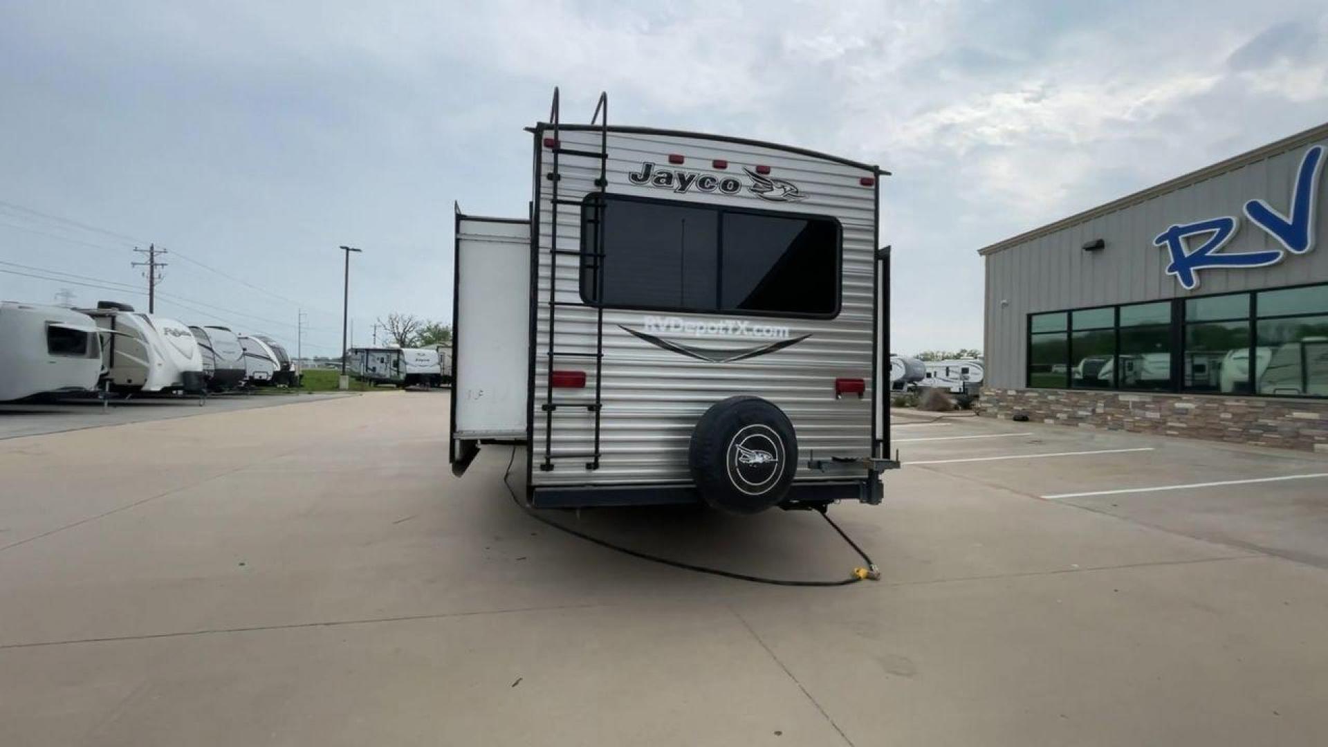 2016 JAYCO JAY FLIGHT 34RSBS (1UJBJ0BT0G1) , located at 4319 N Main Street, Cleburne, TX, 76033, (817) 221-0660, 32.435829, -97.384178 - Photo#8